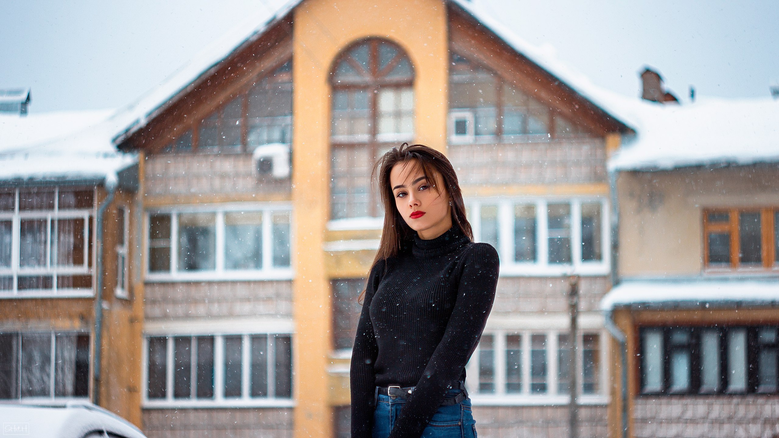 Download mobile wallpaper Brunette, Model, Women, Snowfall, Lipstick, Depth Of Field for free.