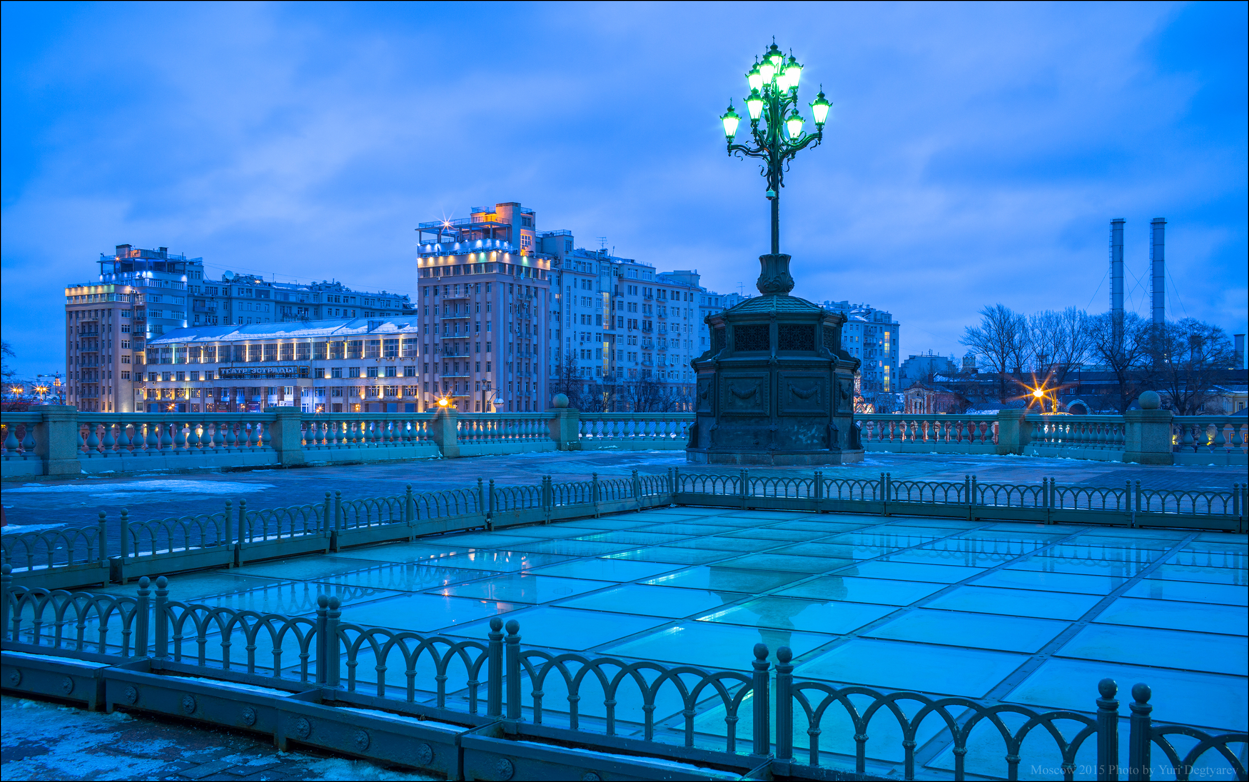 PCデスクトップに都市, 街, モスクワ, 夕暮れ, ロシア, マンメイド, 街路灯画像を無料でダウンロード