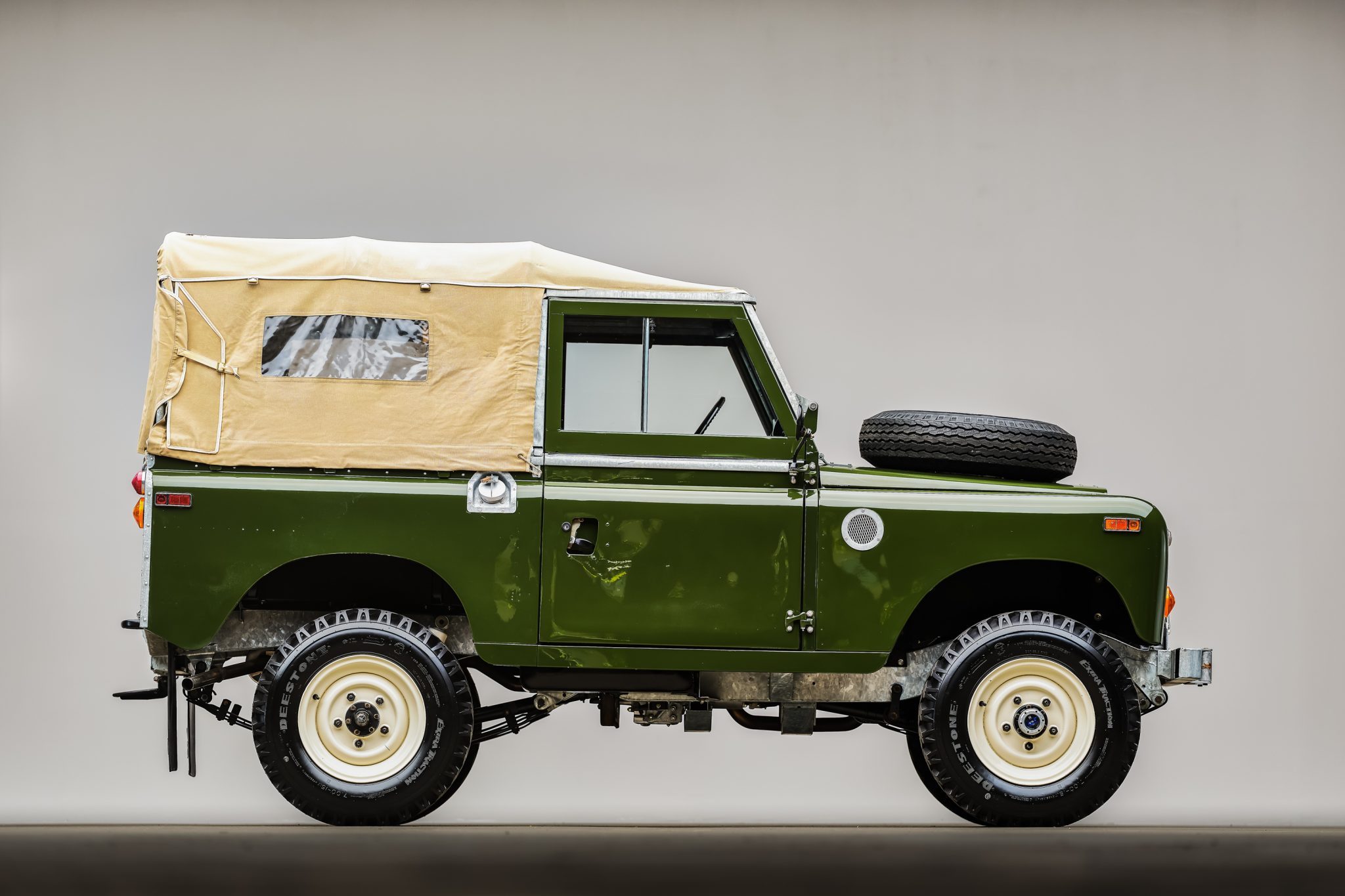 Download mobile wallpaper Land Rover, Car, Off Road, Old Car, Vehicles, Green Car, Land Rover 88 Series Iia for free.