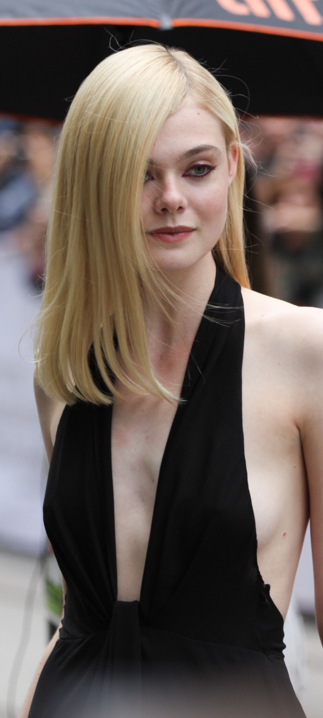 Download mobile wallpaper Celebrity, Elle Fanning for free.