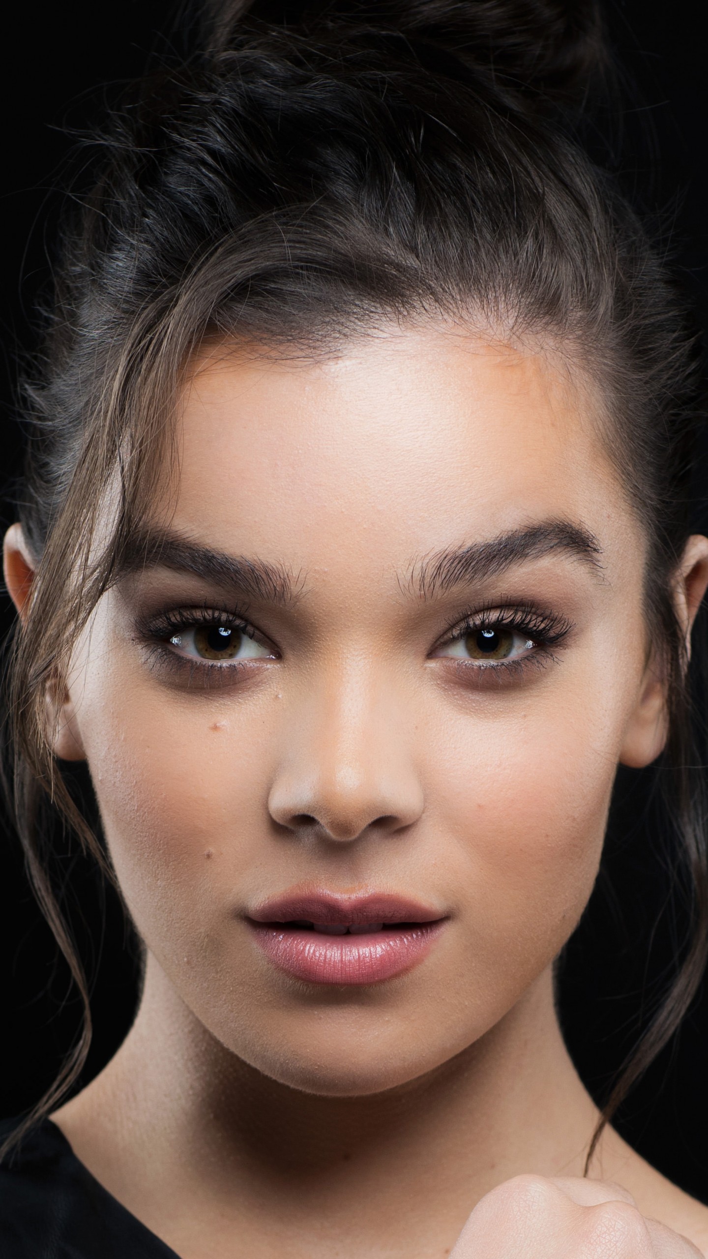 Baixar papel de parede para celular de Sorriso, Cantor, Morena, Celebridade, Olhos Castanhos, Cabelo Castanho, Atriz, Hailee Steinfeld gratuito.