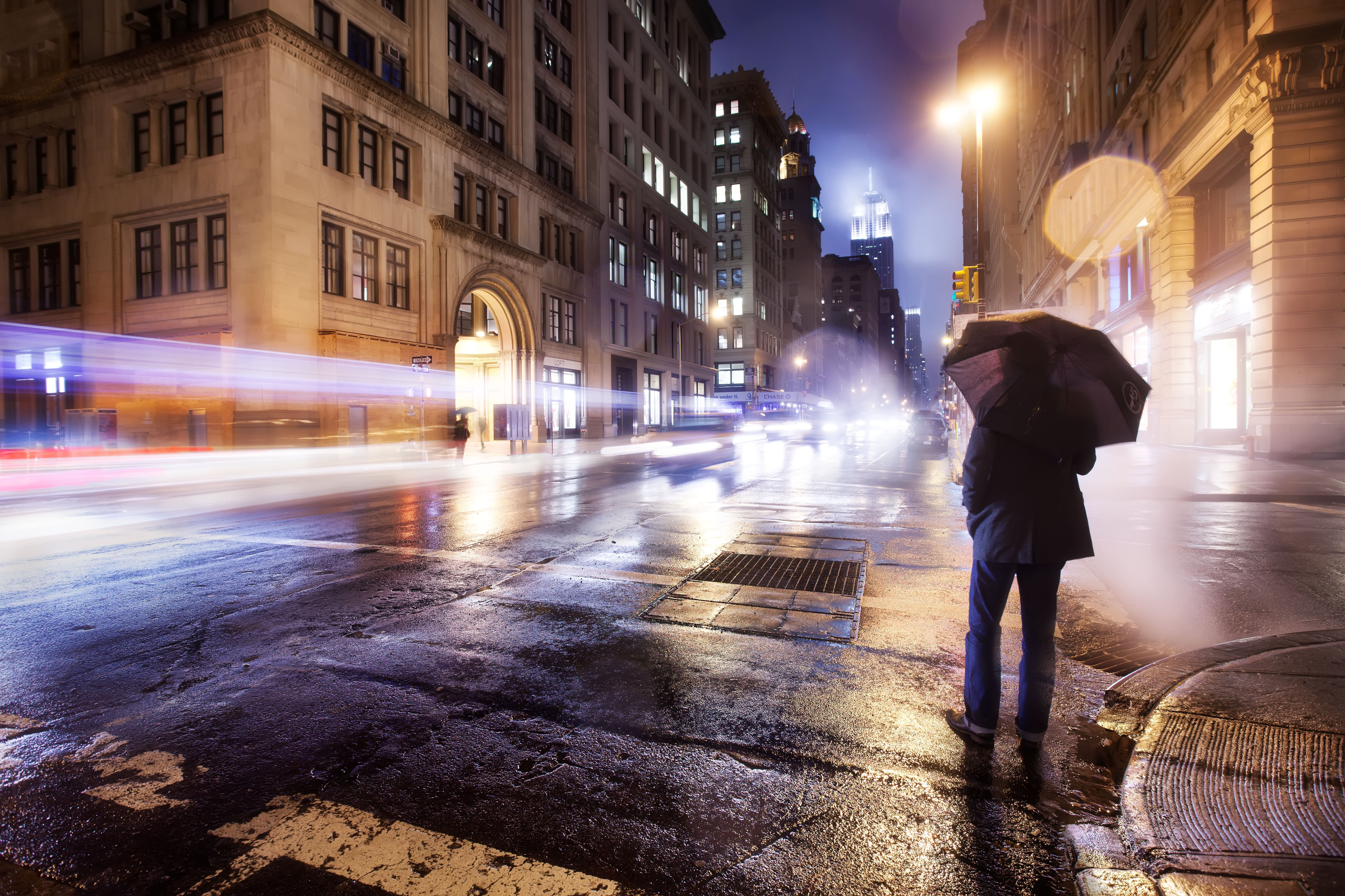 544758 descargar imagen fotografía, calle, lluvia, edificio, ciudad, luz, noche, reflejo, carretera, lapso de tiempo, paraguas: fondos de pantalla y protectores de pantalla gratis