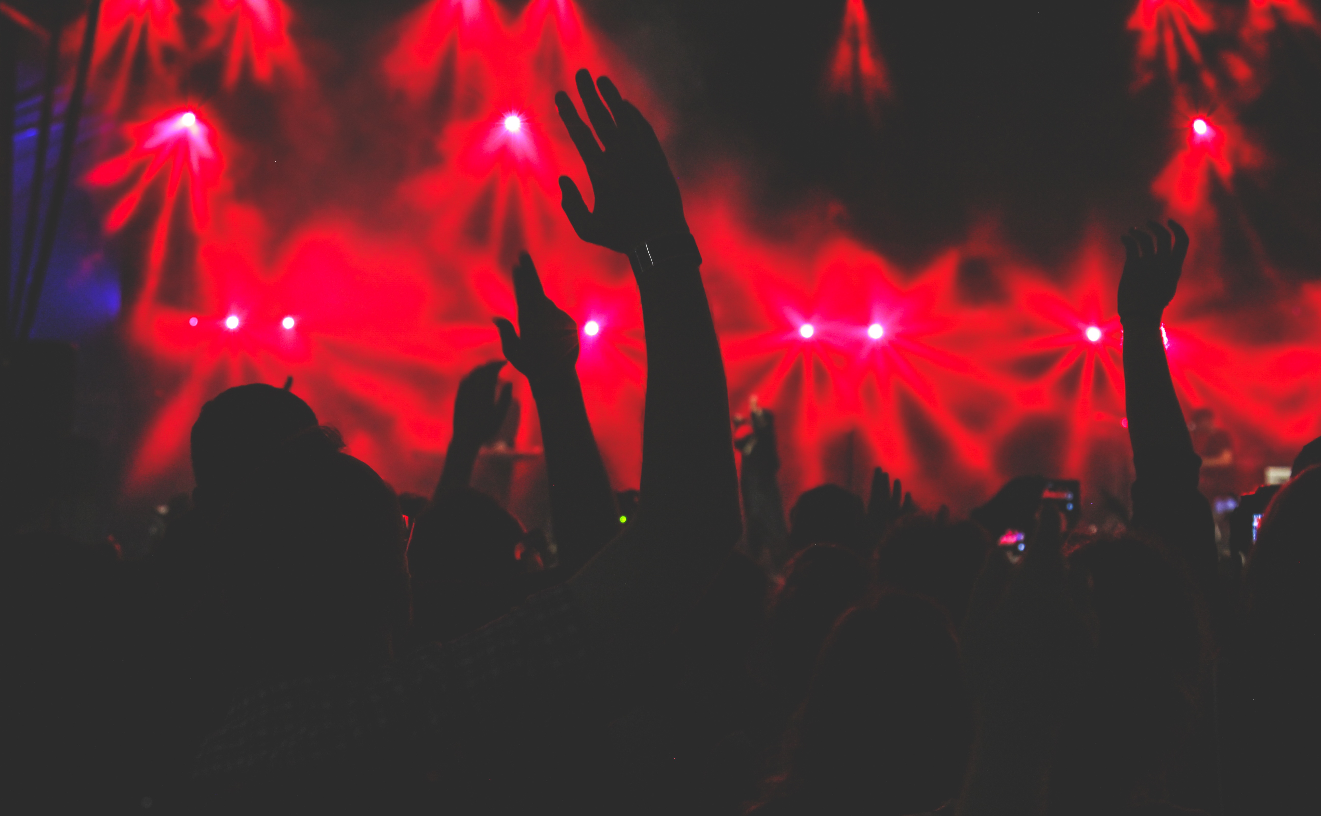 Download PC Wallpaper music, shine, light, silhouettes, hands, concert