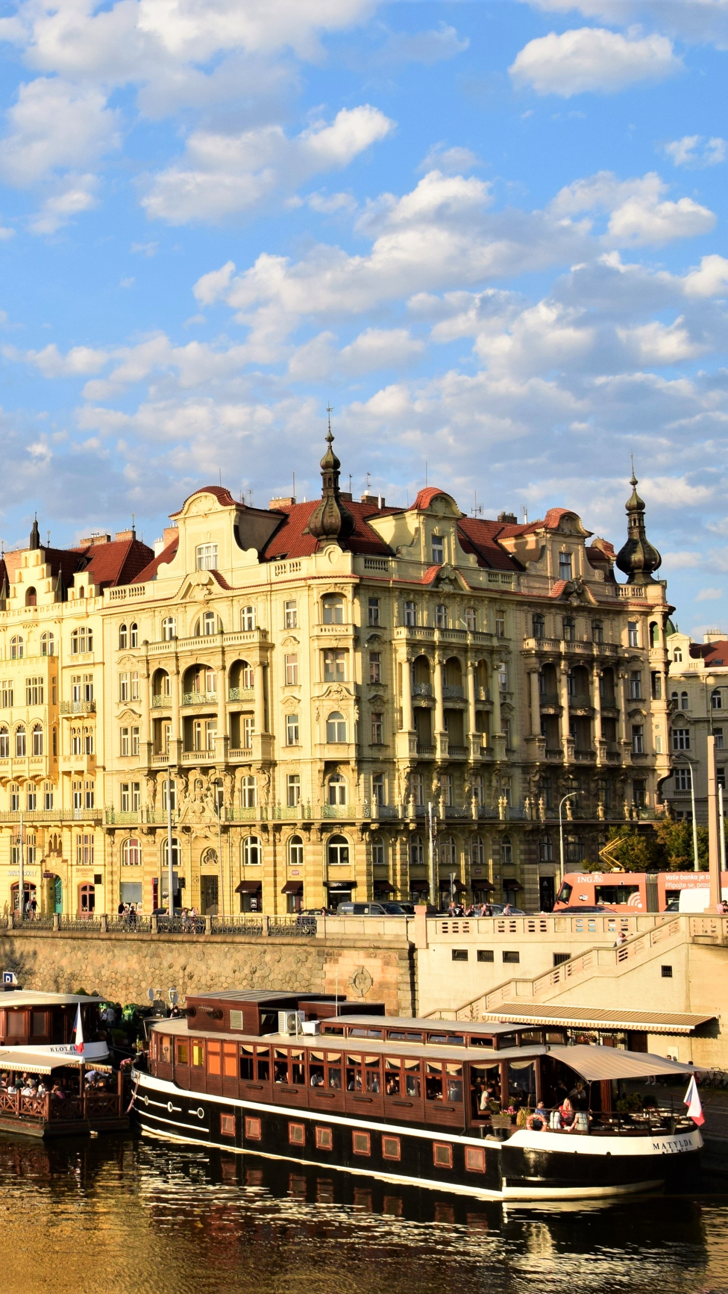 Free download wallpaper Cities, Architecture, City, Building, Prague, Czech Republic, Man Made, Riverboat on your PC desktop