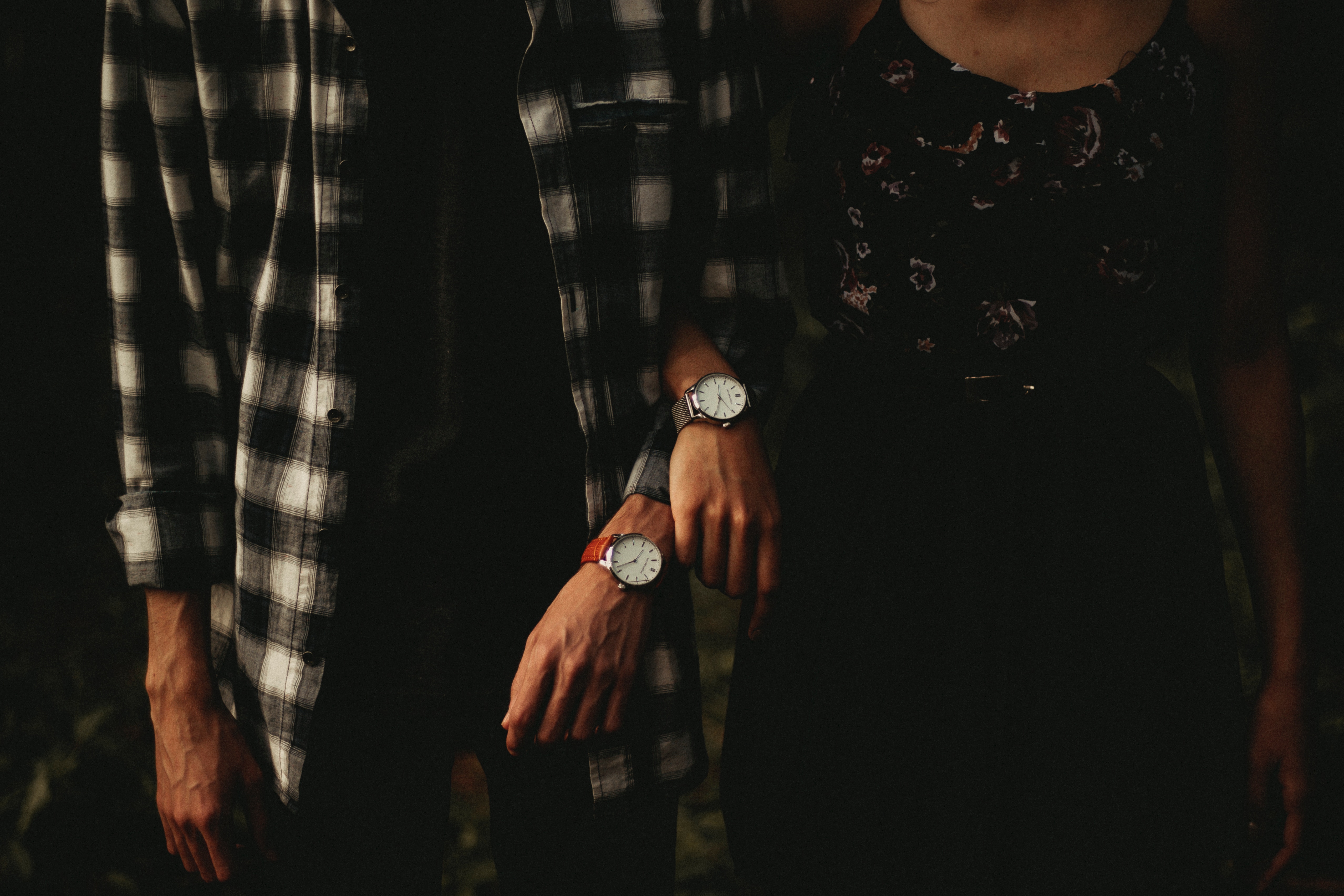 couple, wrist watch, miscellaneous, hands, miscellanea, pair, wristwatch download HD wallpaper