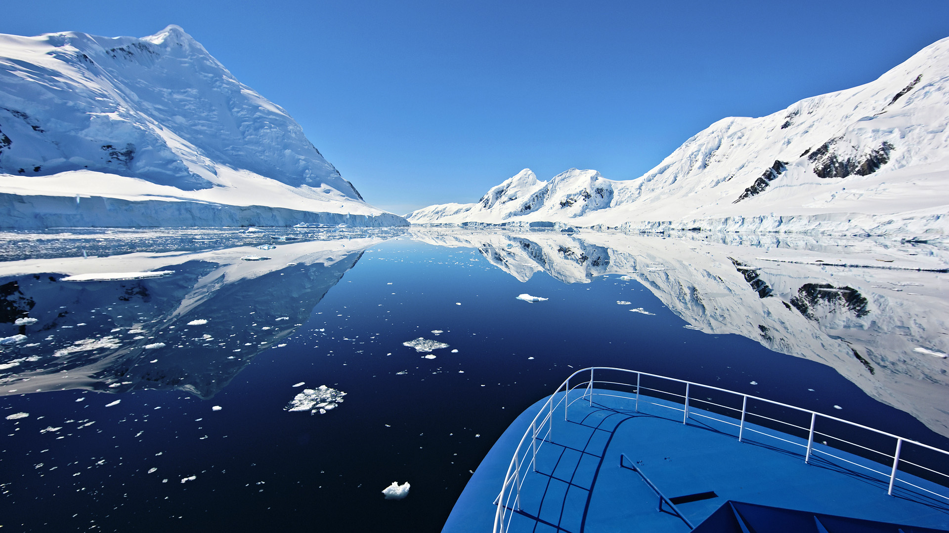 608517 descargar imagen fotografía, reflejo, antártida, barco, montaña, océano: fondos de pantalla y protectores de pantalla gratis