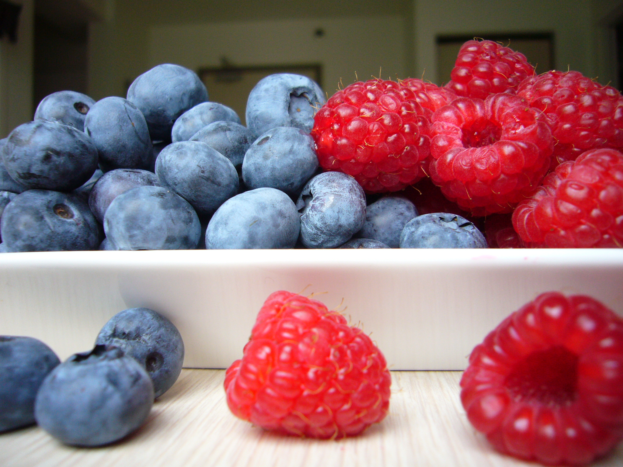 Download mobile wallpaper Food, Berry for free.