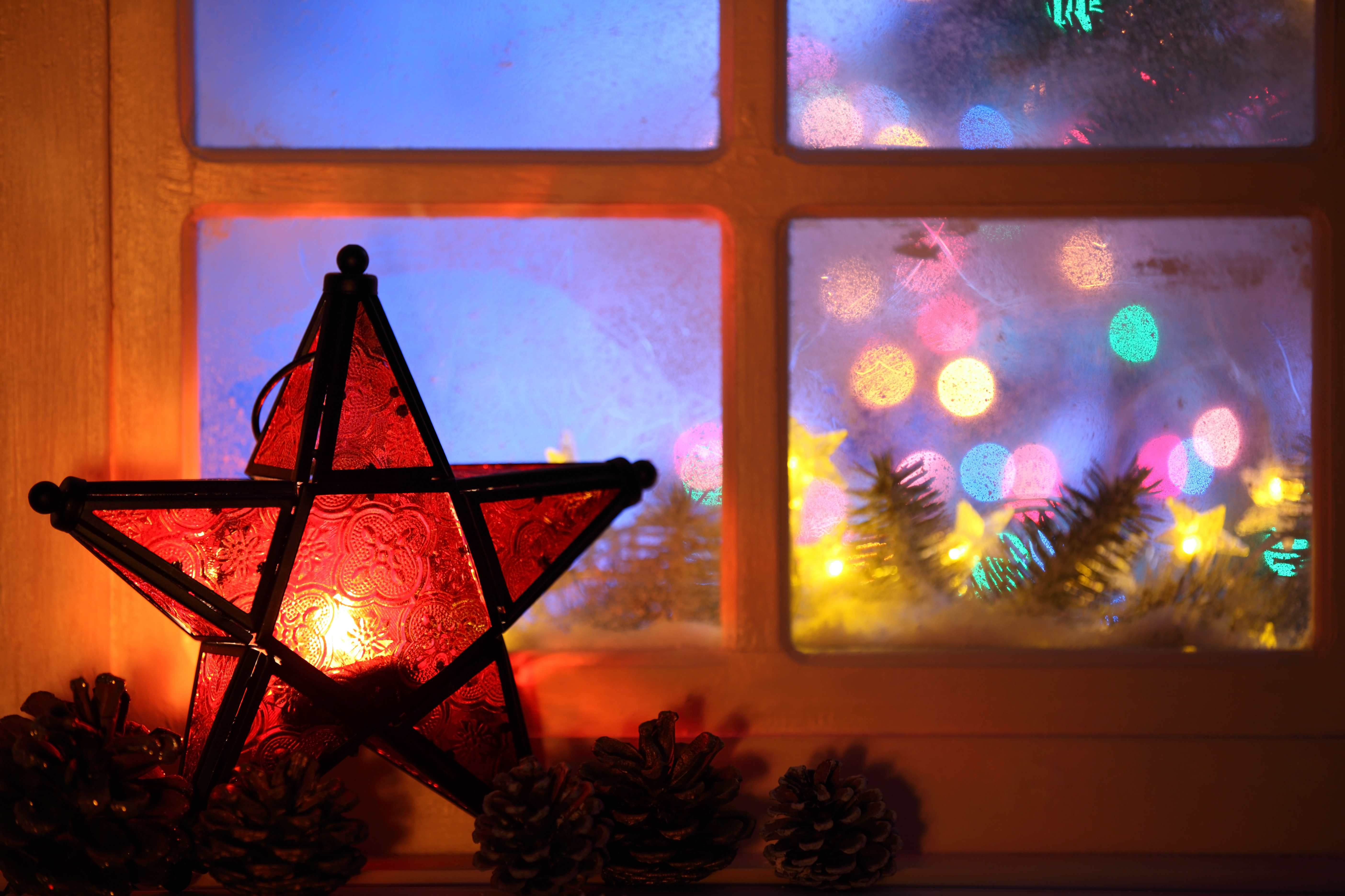 Download mobile wallpaper Christmas, Holiday, Window, Bokeh for free.