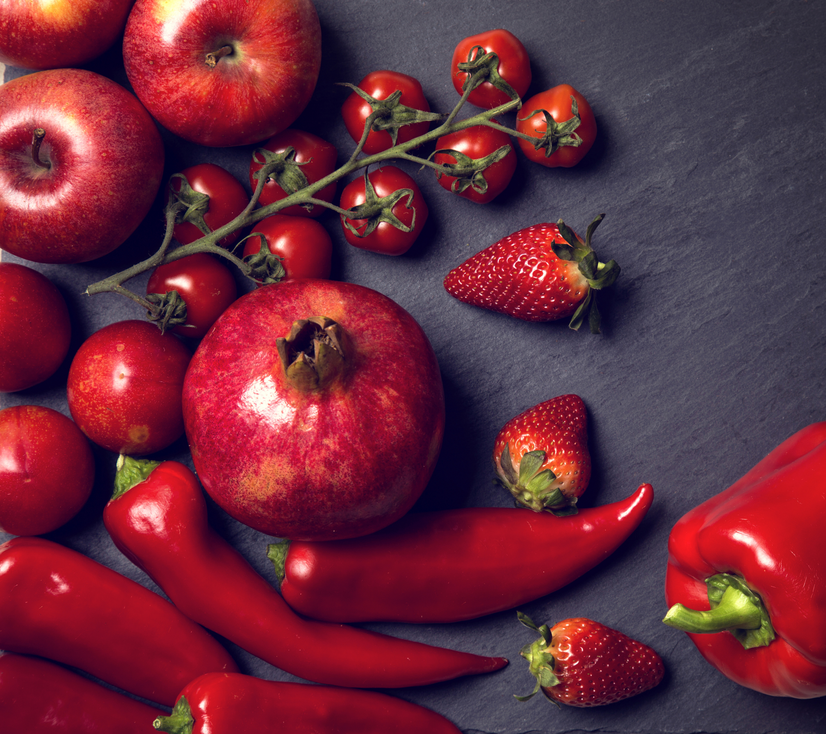 Laden Sie das Obst, Erdbeere, Pfeffer, Granatapfel, Frucht, Tomate, Nahrungsmittel, Stillleben-Bild kostenlos auf Ihren PC-Desktop herunter