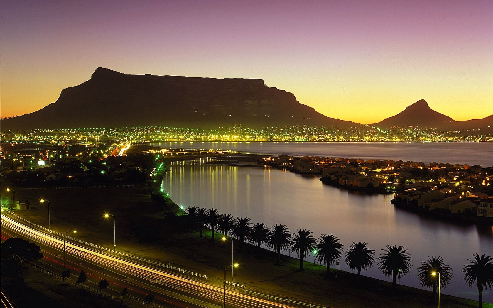 104565 завантажити картинку міста, ніч, пальми, вогні, берег, банк, пар, кейптаун, південно африканська республіка - шпалери і заставки безкоштовно