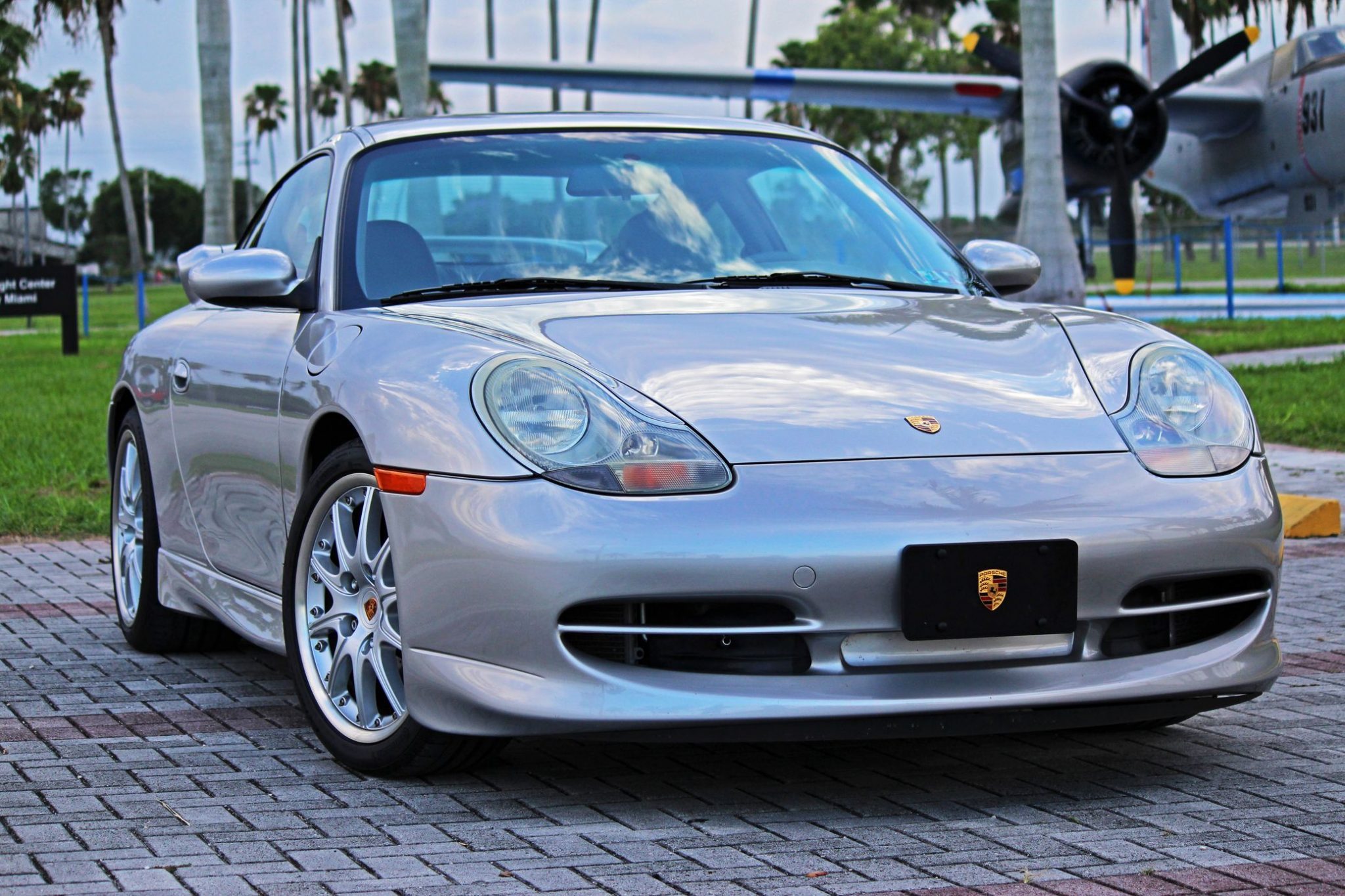 Laden Sie das Auto, Coupe, Fahrzeuge, Porsche 911 Carrera, Silbernes Auto-Bild kostenlos auf Ihren PC-Desktop herunter