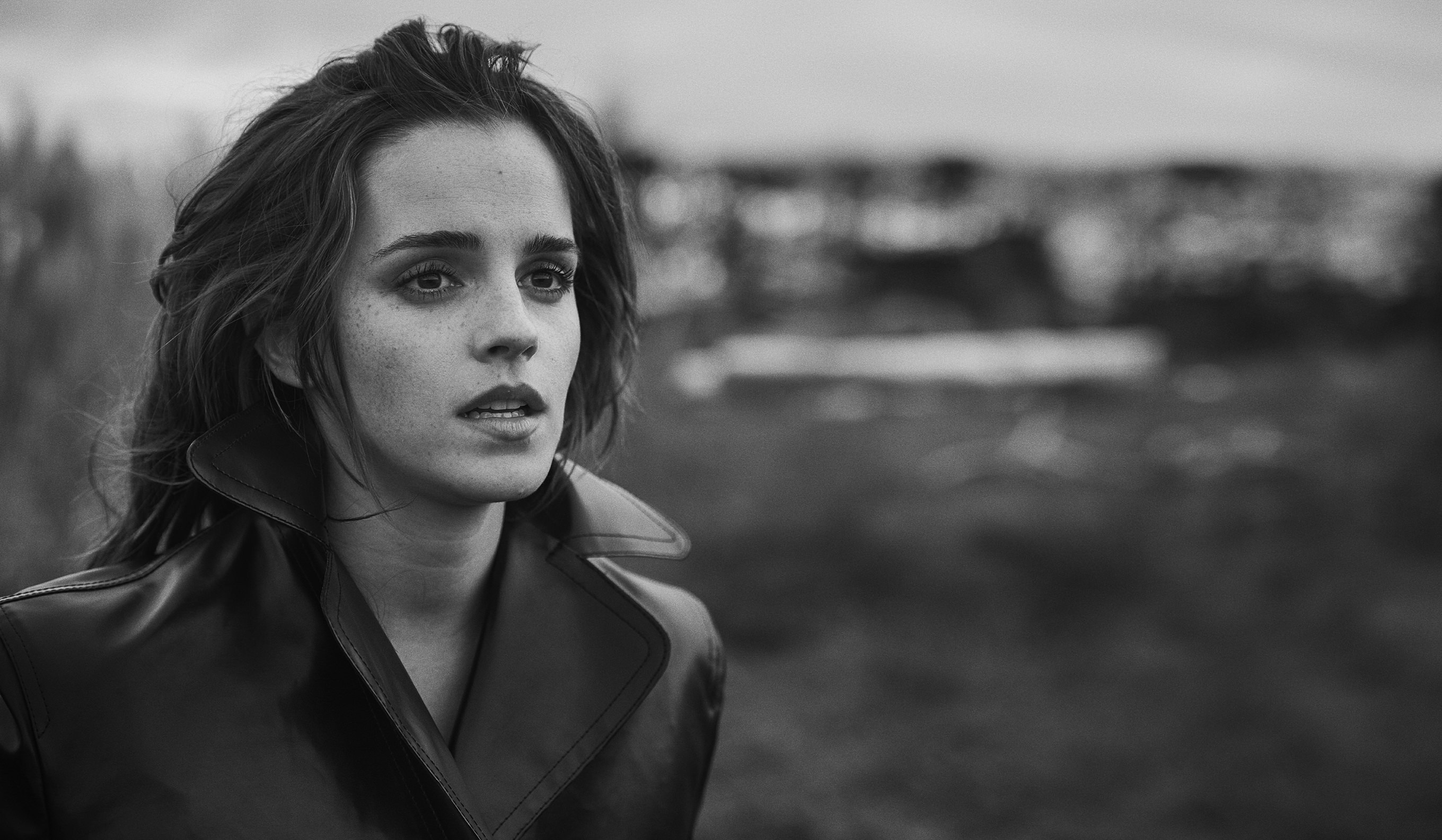 Descarga gratis la imagen Emma Watson, Inglés, Blanco Y Negro, Celebridades, Actriz en el escritorio de tu PC
