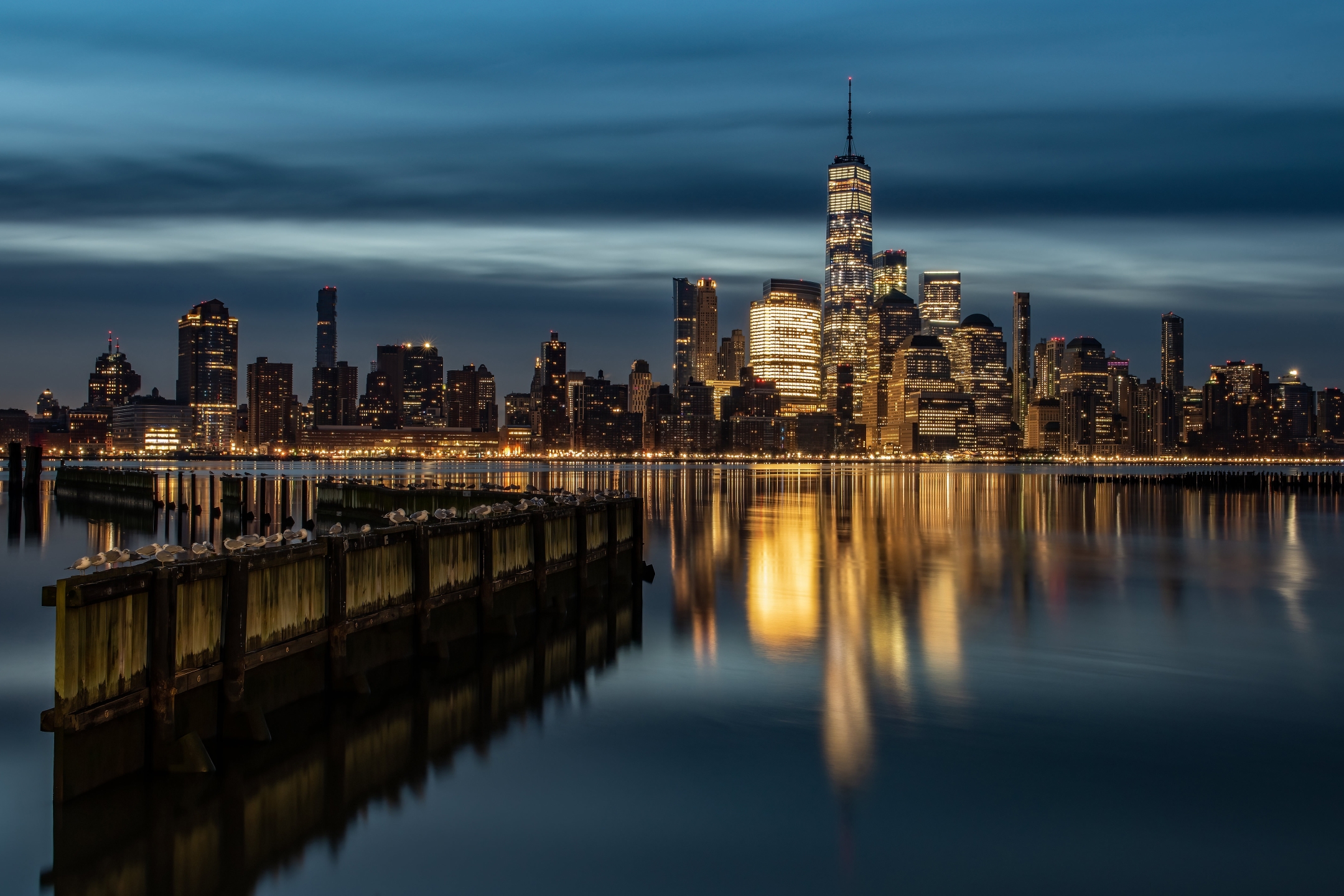 Laden Sie das Städte, Stadt, Wolkenkratzer, Gebäude, New York, Manhattan, Nacht, Vereinigte Staaten Von Amerika, Menschengemacht, Großstadt-Bild kostenlos auf Ihren PC-Desktop herunter