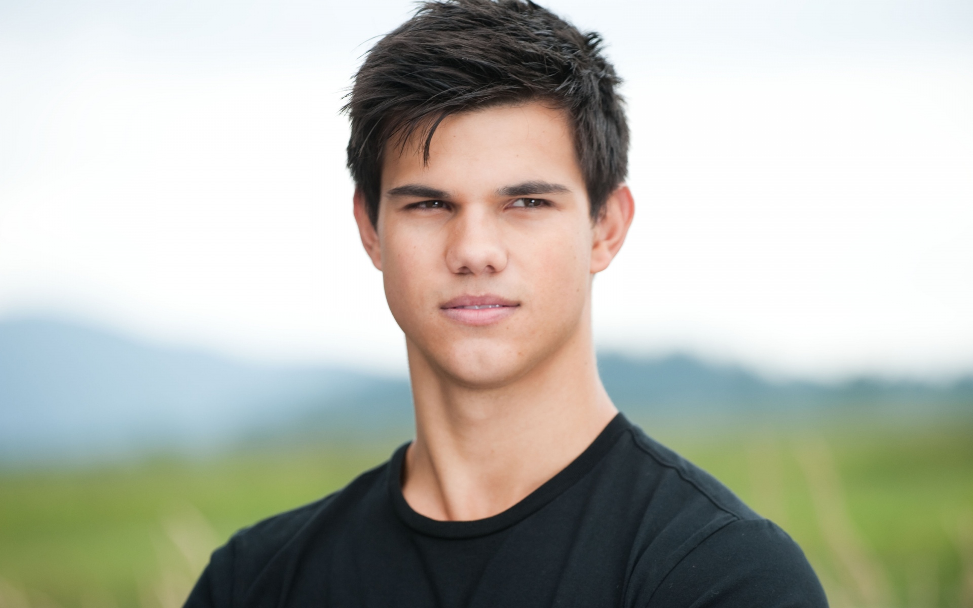 Download mobile wallpaper Taylor Lautner, Face, Celebrity, Black Hair, Actor for free.