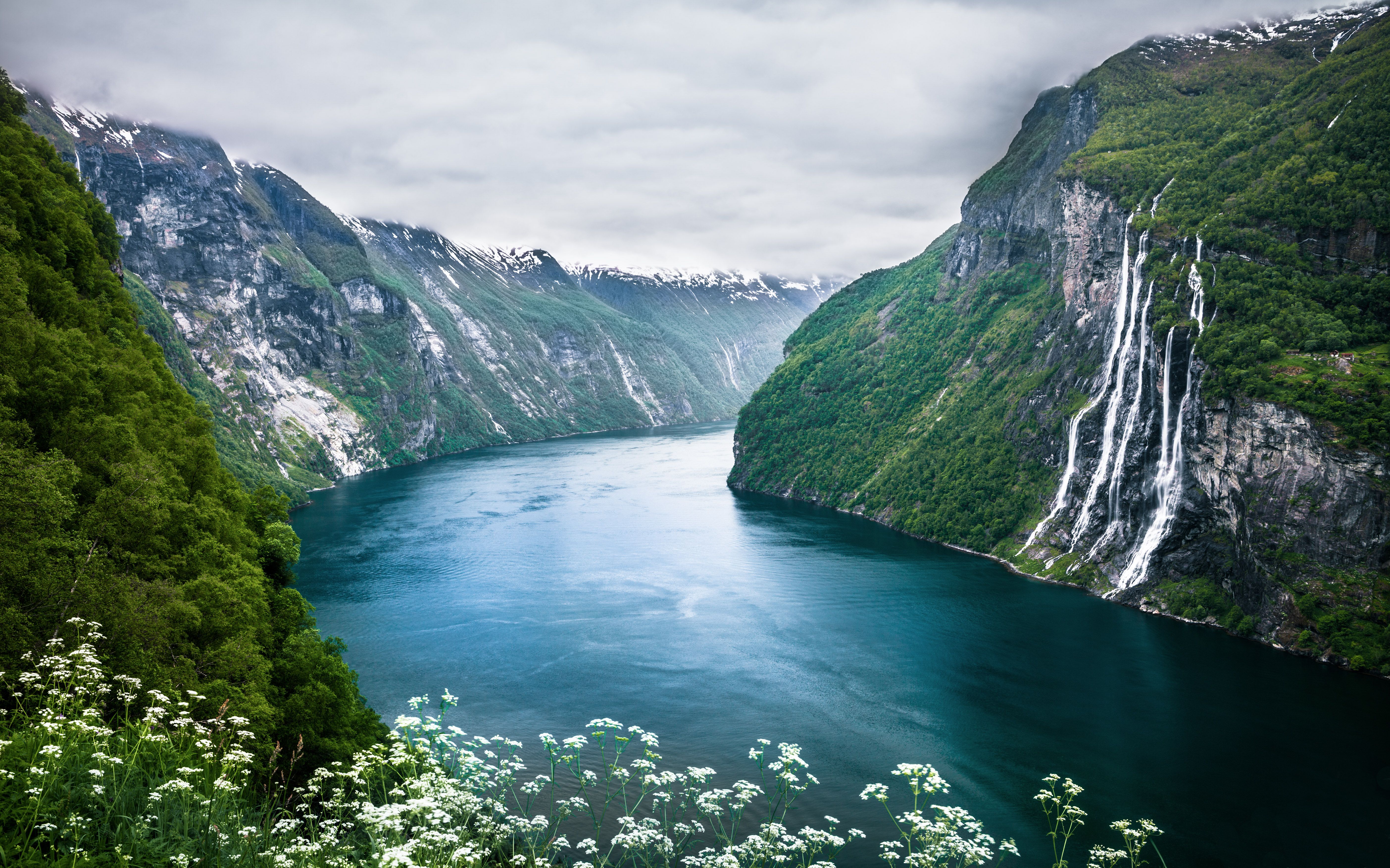 Скачать обои Водопад Семь Сестер Норвегия на телефон бесплатно