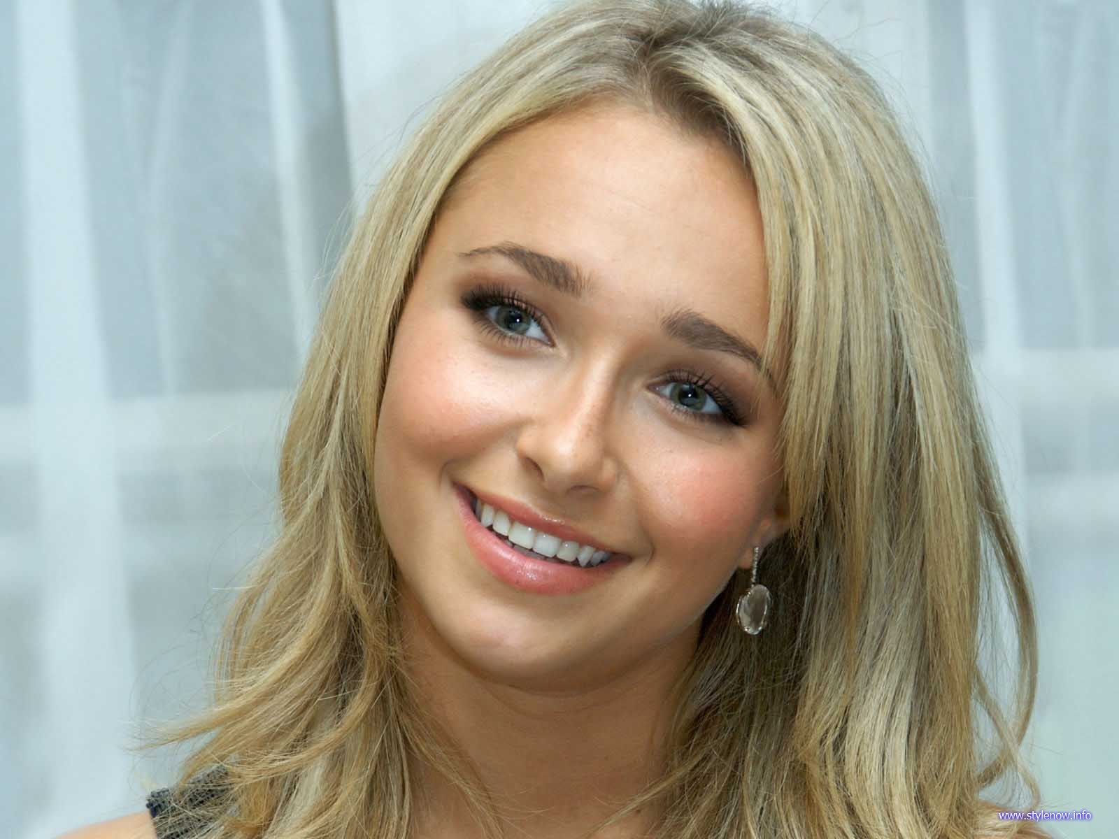 Download mobile wallpaper Celebrity, Hayden Panettiere for free.