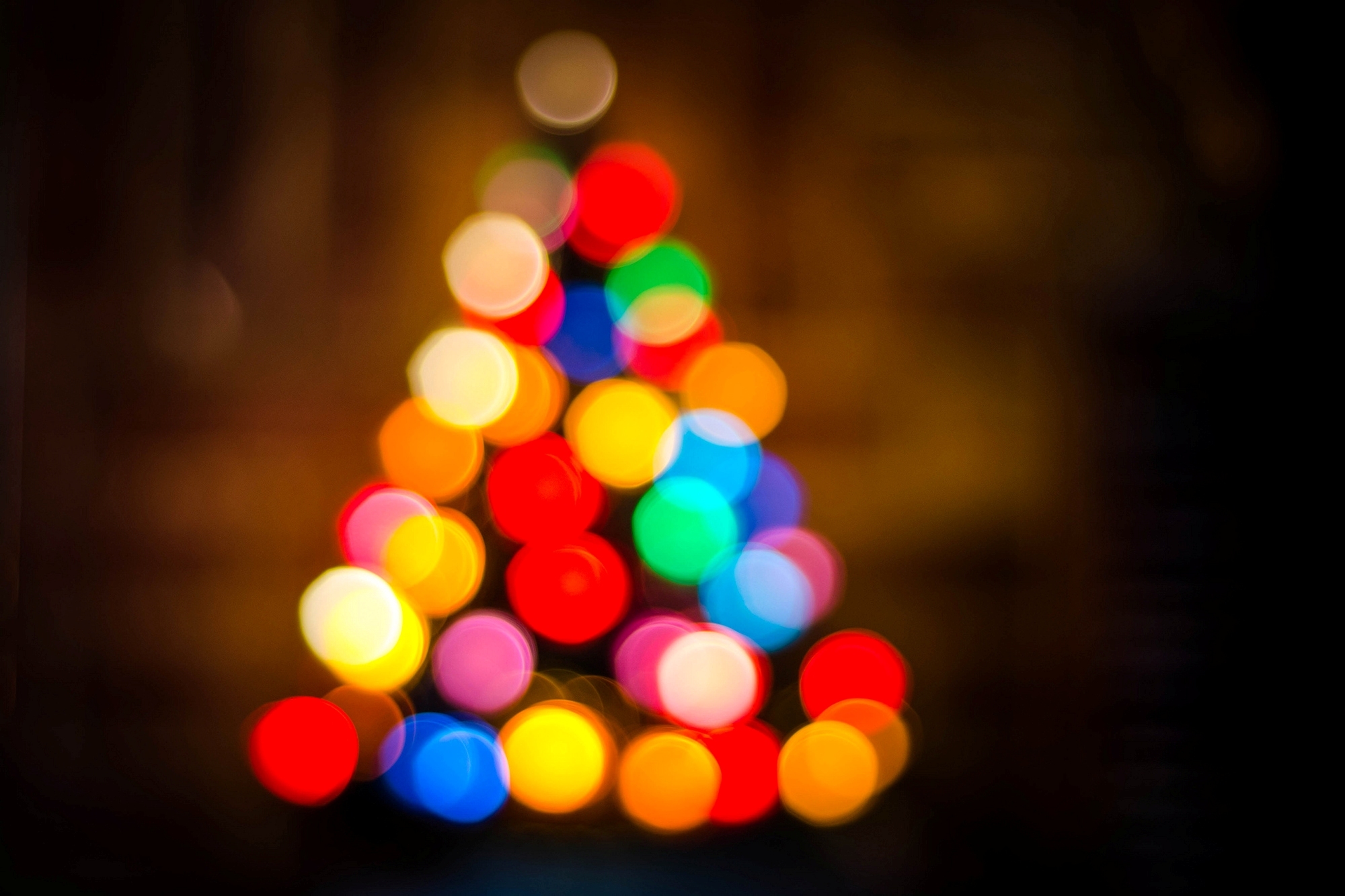 Download mobile wallpaper Christmas, Holiday, Christmas Tree, Bokeh for free.