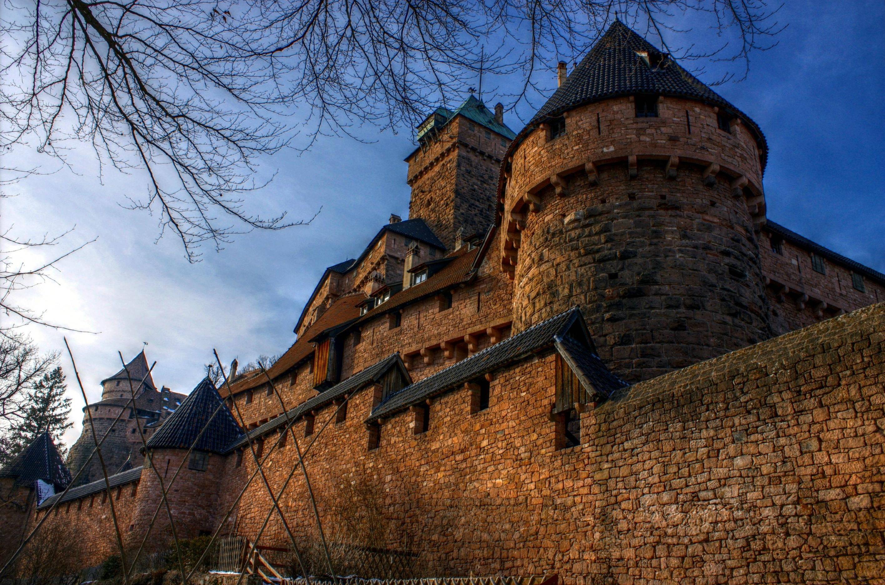 Скачать обои Замок Верхний Кенигсбург на телефон бесплатно
