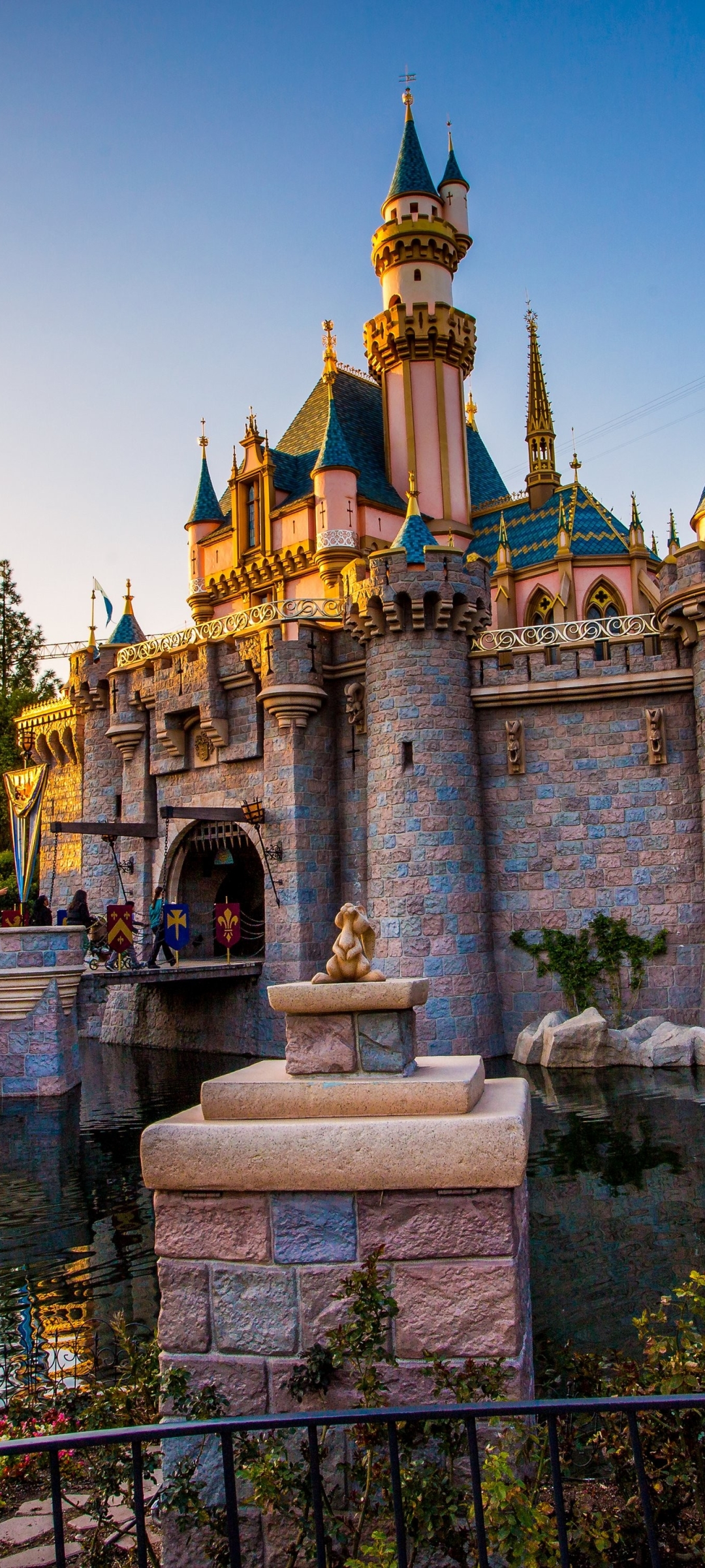 Handy-Wallpaper Disneyland, Menschengemacht, Disney kostenlos herunterladen.