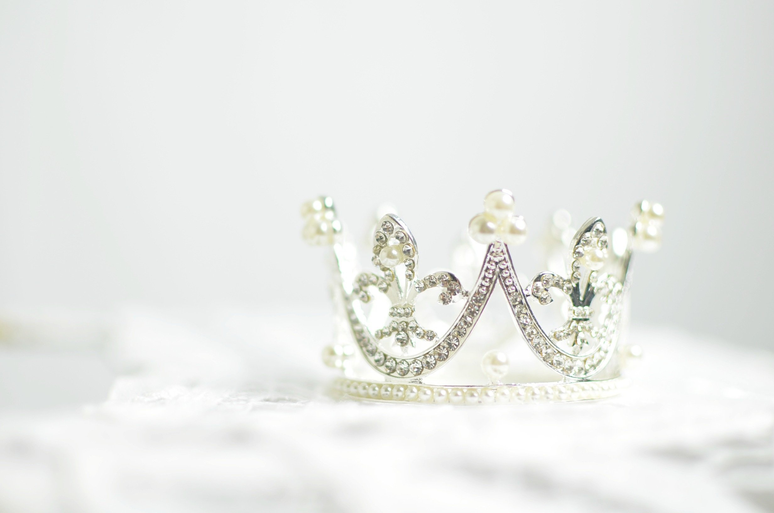 Download mobile wallpaper Jewelry, Crown, Man Made for free.