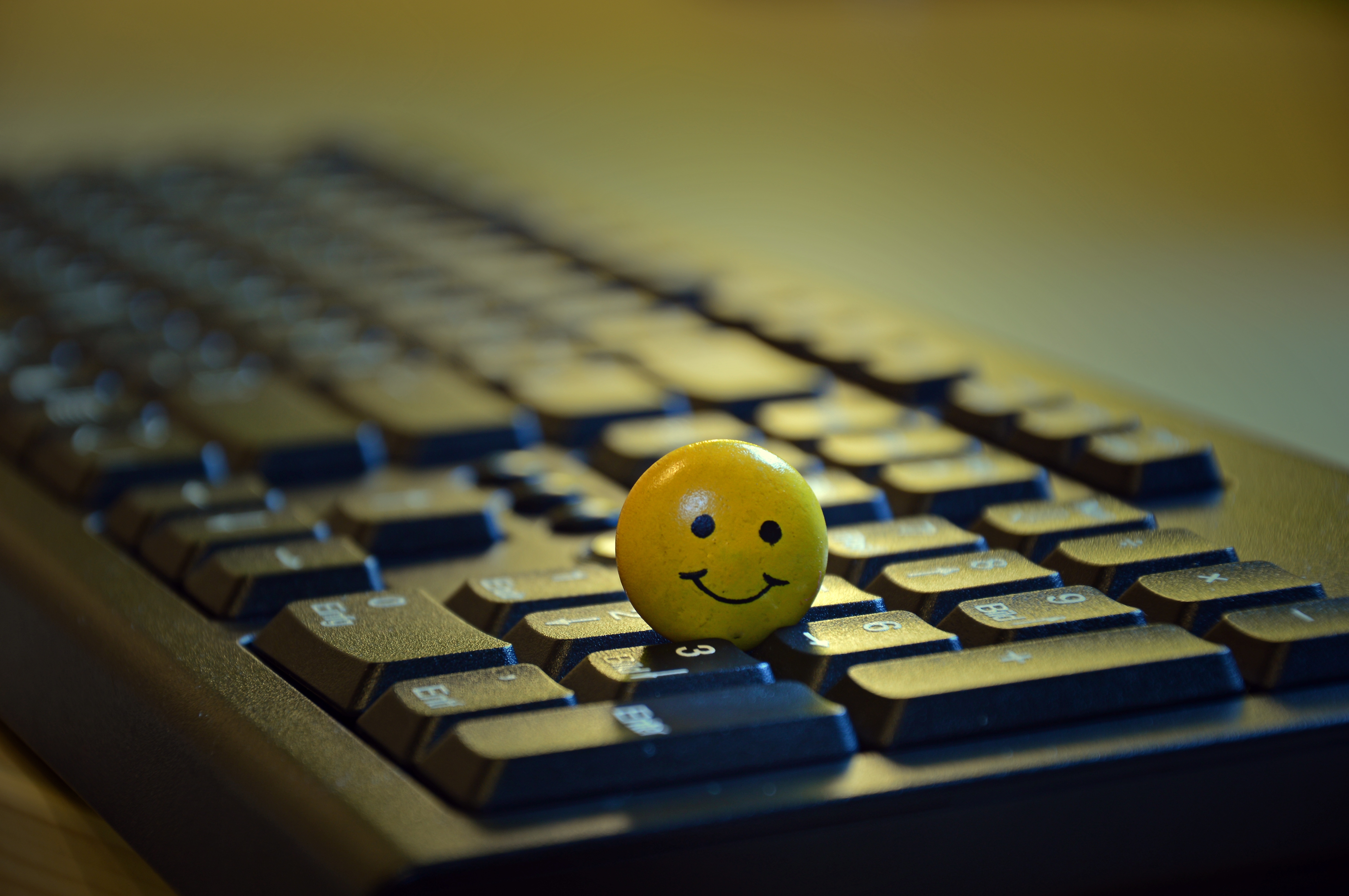 keyboard, smiley, emoticon, miscellanea, miscellaneous, toy, ball