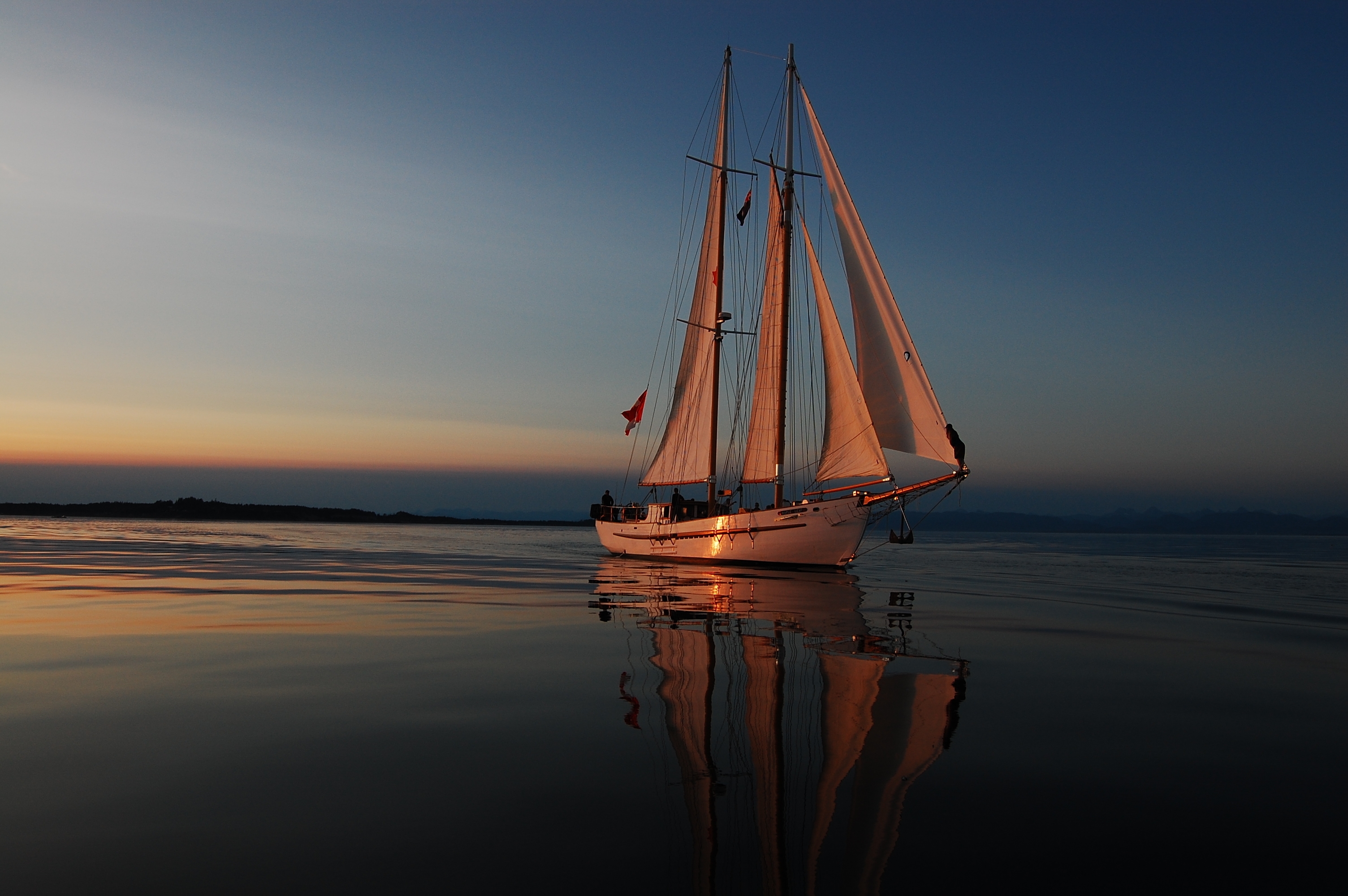 sea, yacht, miscellanea, miscellaneous, journey, relaxation, rest, evening, sail, sails, reflections of the sunset, gleams of the sunset