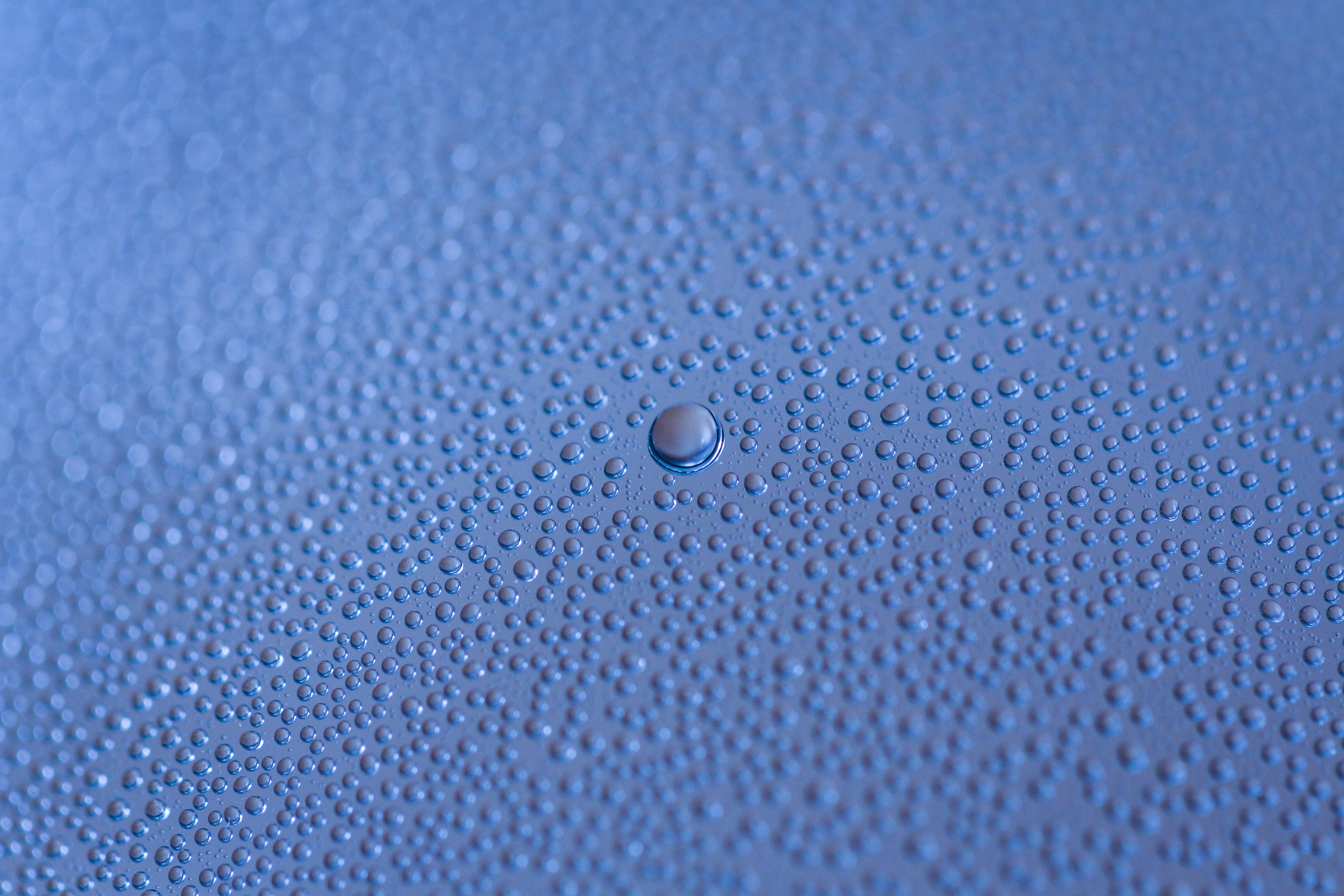 Handy-Wallpaper Drops, Unschärfe, Glatt, Feuchtigkeit, Makro, Oberfläche, Bubbles kostenlos herunterladen.