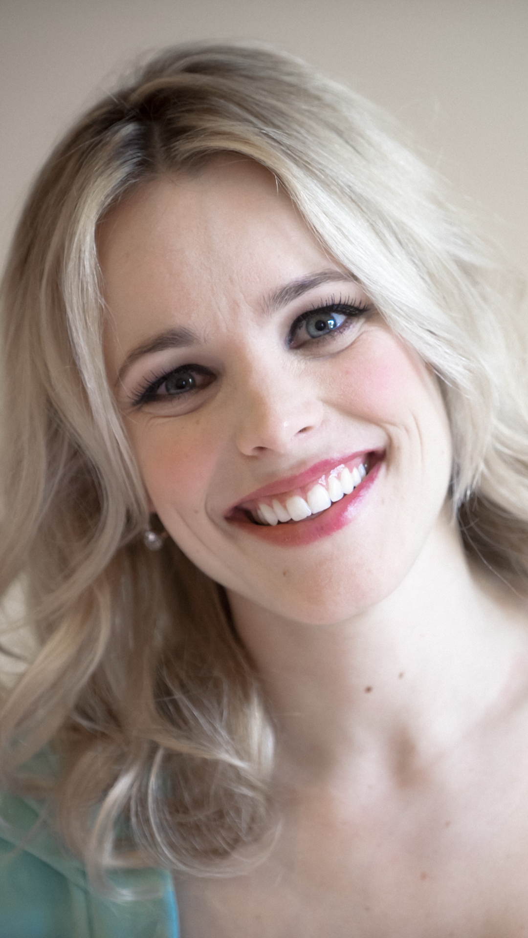 Download mobile wallpaper Smile, Blonde, Face, Celebrity, Actress, Rachel Mcadams for free.