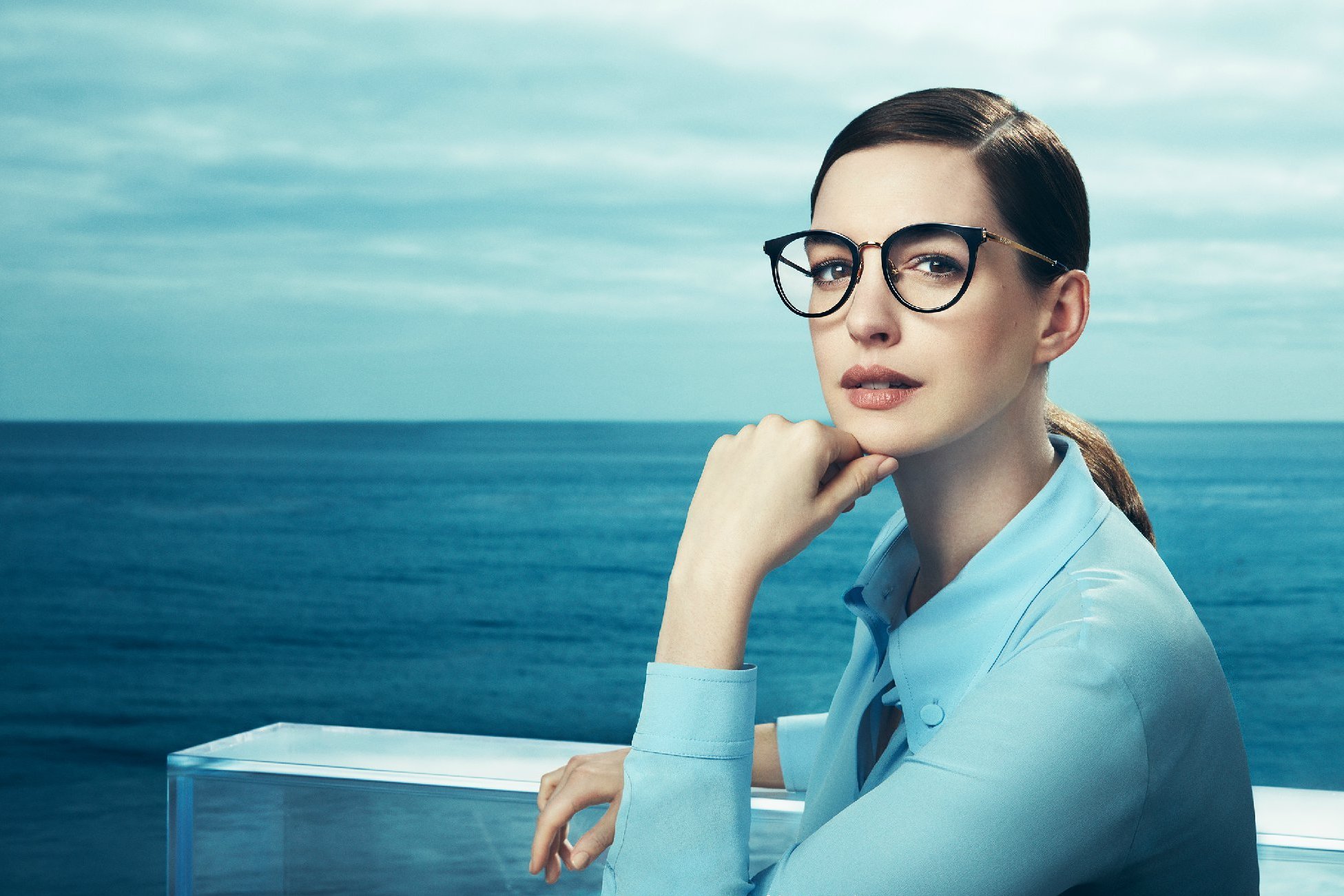 Baixe gratuitamente a imagem Anne Hathaway, Óculos, Celebridade, Olhos Castanhos, Cabelo Castanho, Atriz na área de trabalho do seu PC