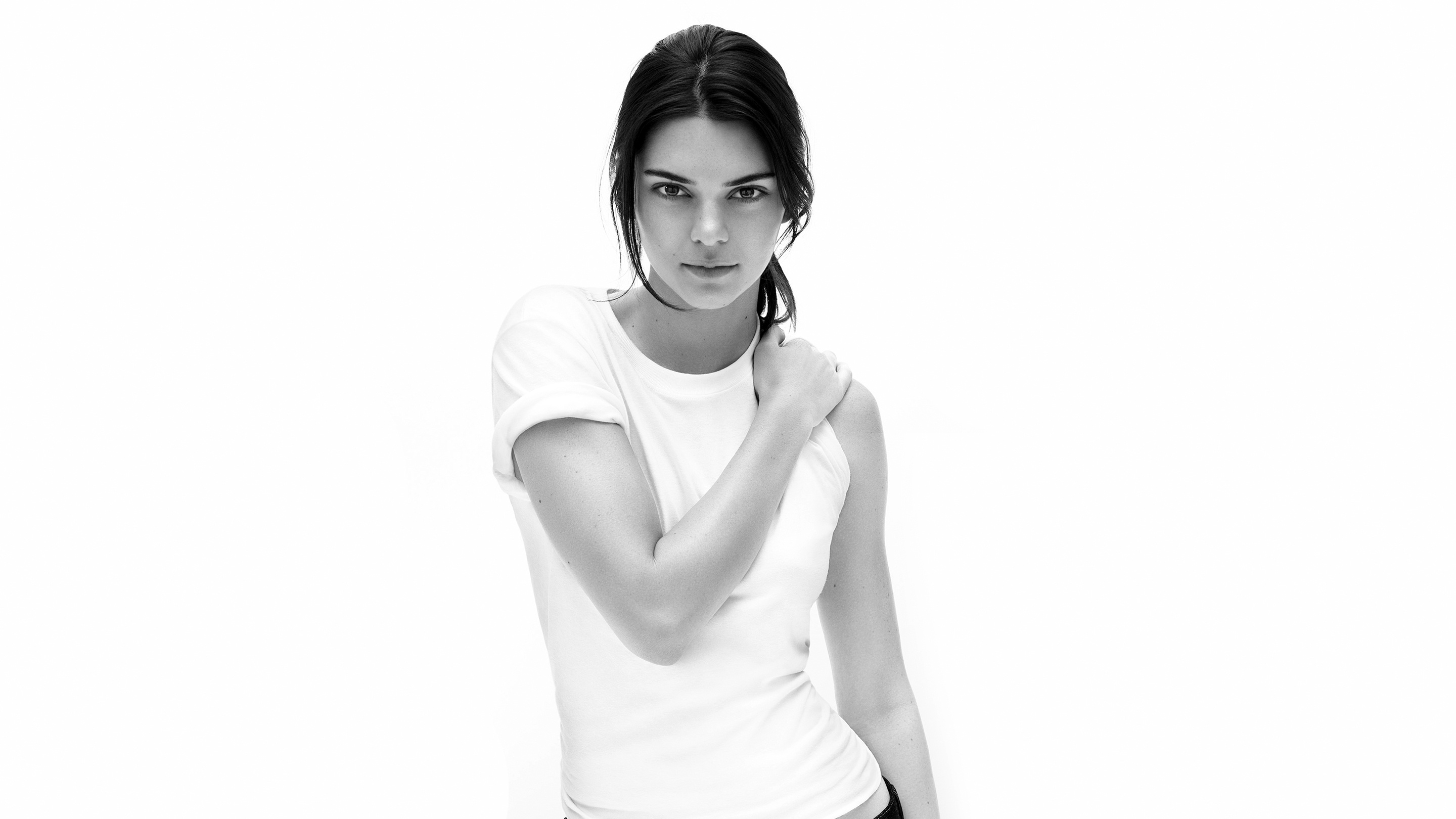 Download mobile wallpaper Monochrome, Model, American, Celebrity, Black & White, Kendall Jenner for free.