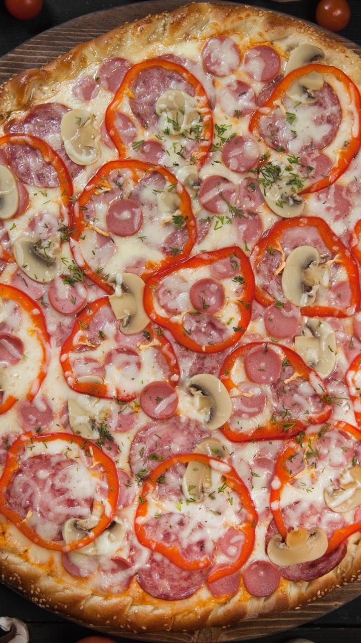 Handy-Wallpaper Pizza, Pfeffer, Fleisch, Tomate, Würstchen, Nahrungsmittel, Stillleben kostenlos herunterladen.