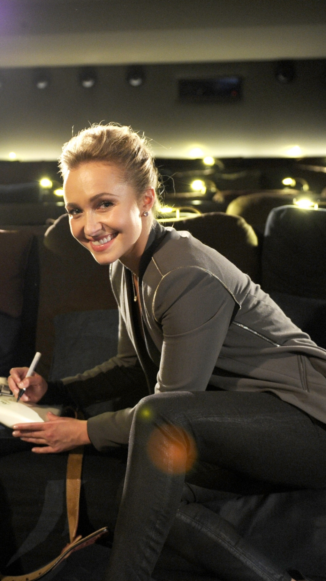 Téléchargez des papiers peints mobile Célébrités, Hayden Panettière gratuitement.