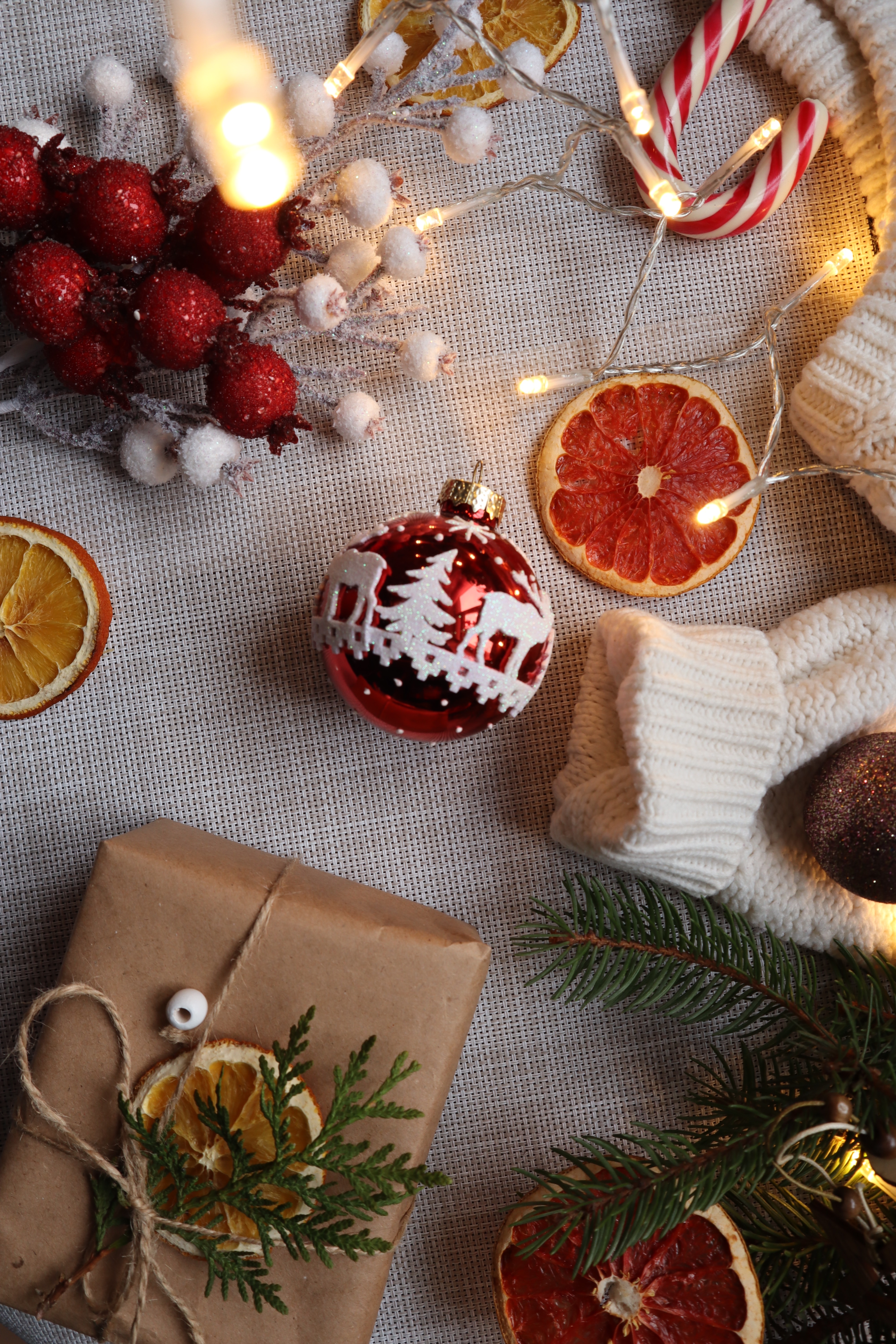 christmas, decorations, garlands, holidays, new year, garland, mood Phone Background