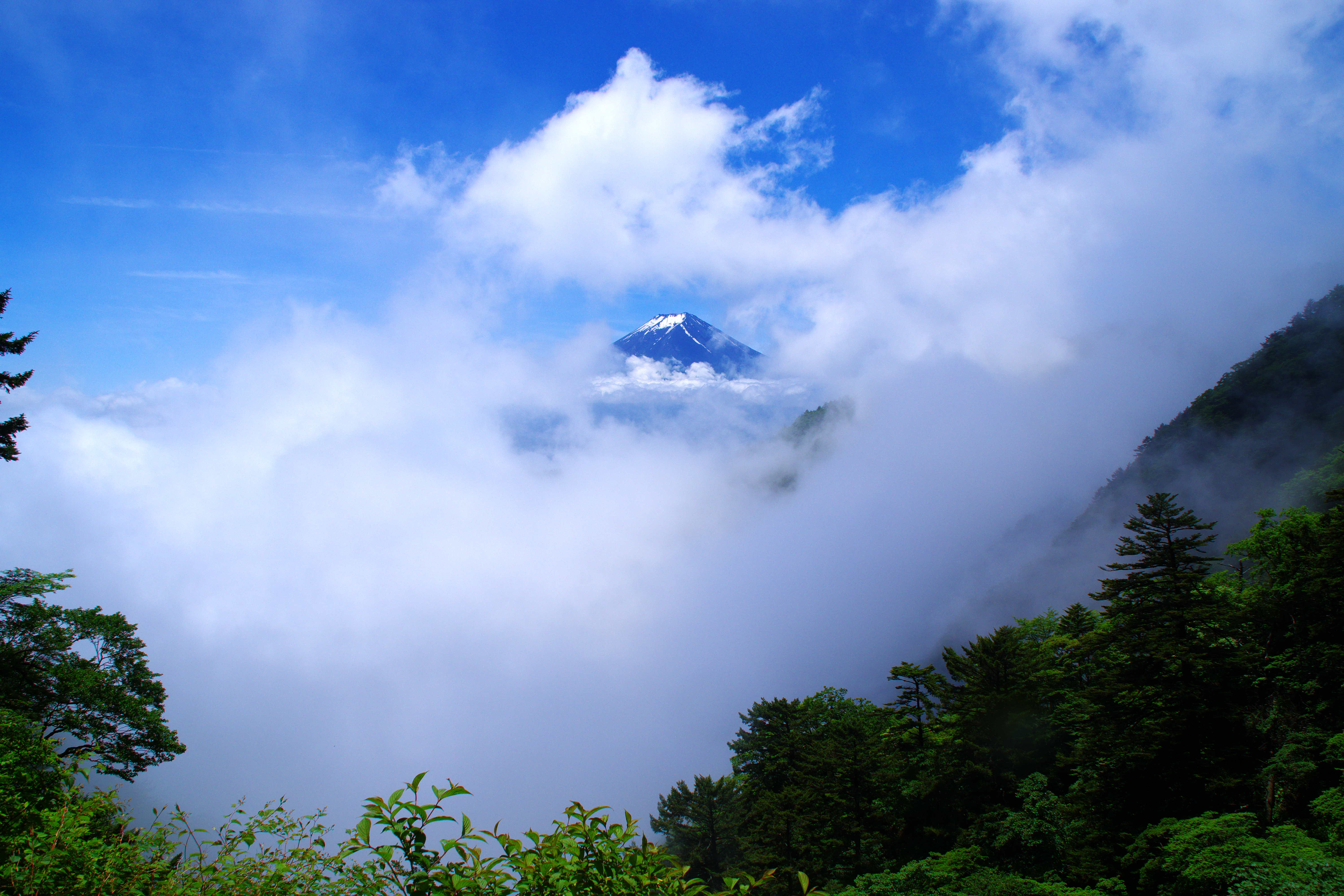 149007 завантажити шпалери пейзаж, природа, хмари, гора, вершина, верх, висота, зріст - заставки і картинки безкоштовно