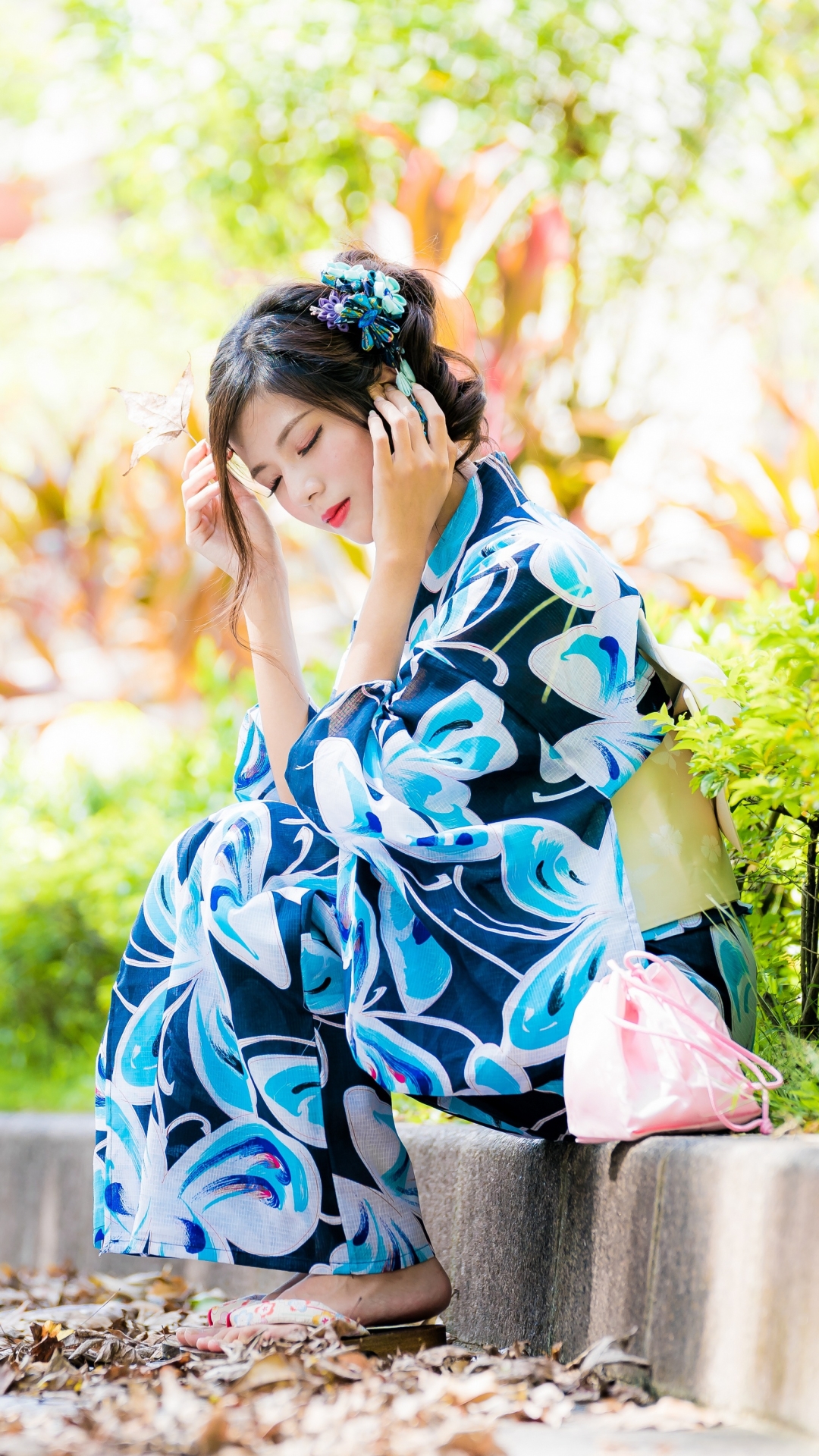 Handy-Wallpaper Stimmung, Kimono, Modell, Frauen, Schwarzes Haar, Asiatinnen, Lippenstift kostenlos herunterladen.