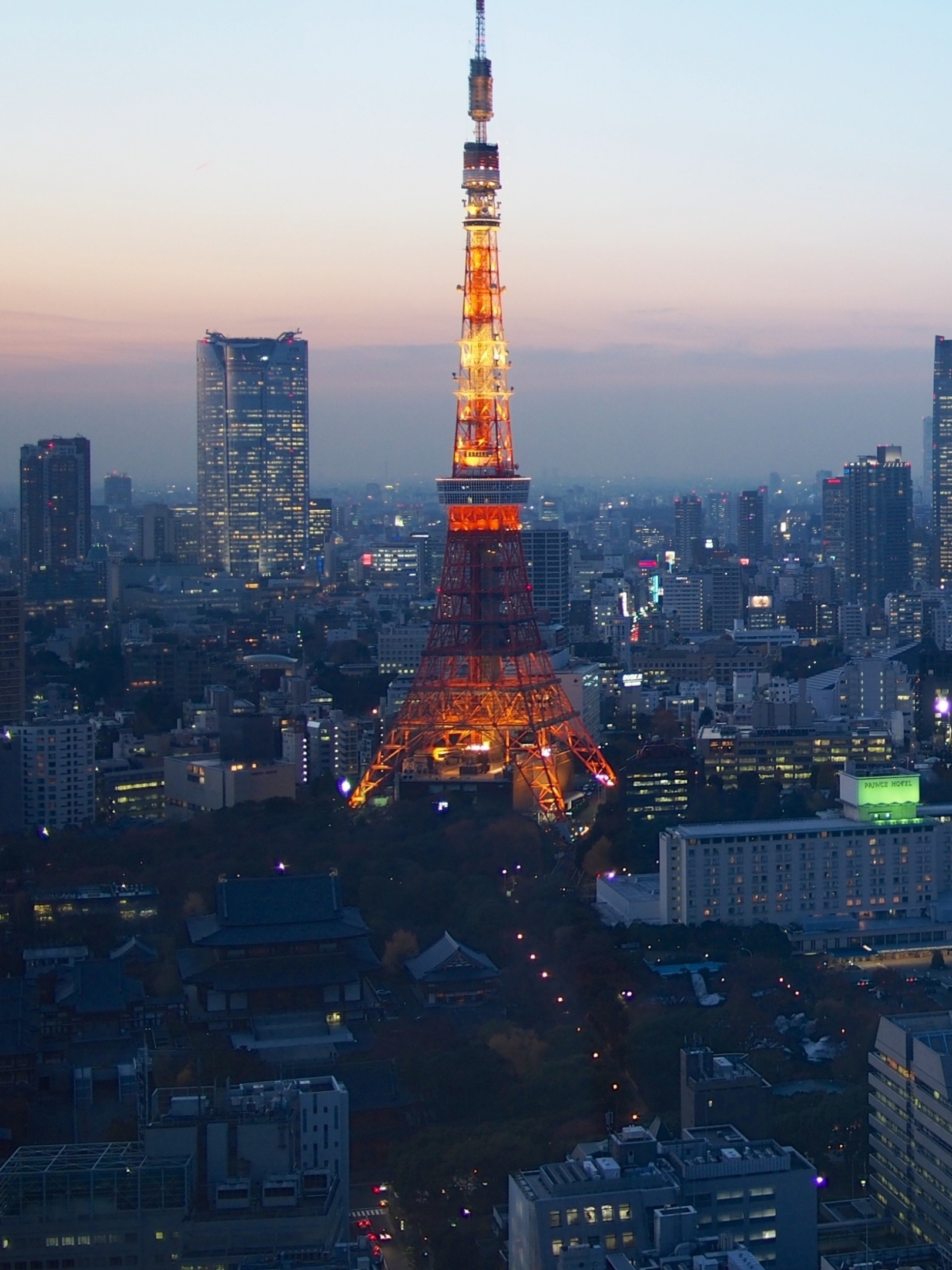 Скачать картинку Города, Сумерки, Япония, Токио, Сделано Человеком, Токийская Башня в телефон бесплатно.
