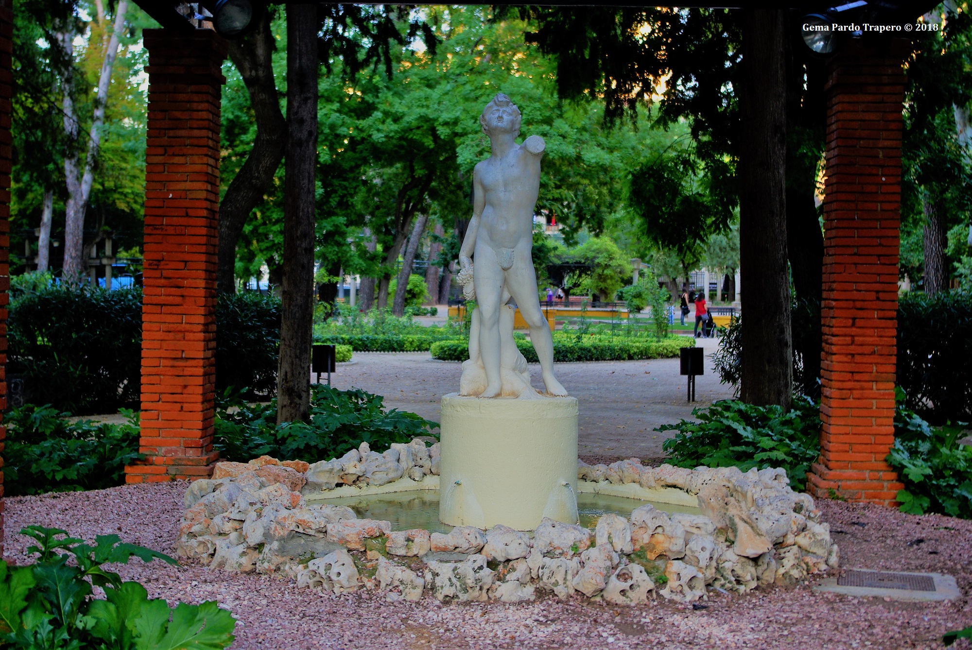 Download mobile wallpaper Fountain, Park, Vegetation, Statue, Spain, Man Made, Castilla La Mancha, Albacete for free.
