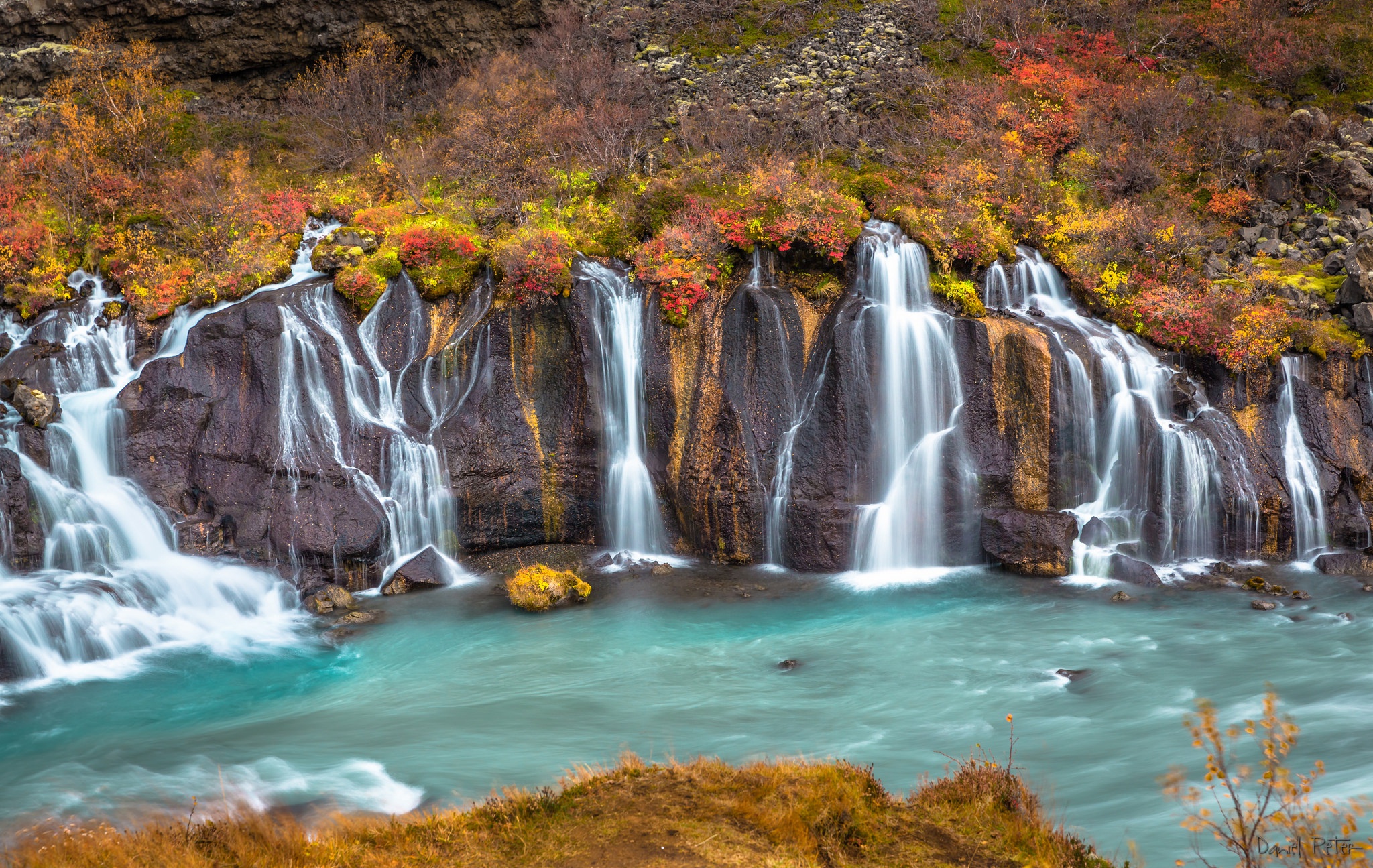 Скачать картинку Водопады, Водопад, Исландия, Земля/природа, Храунфоссар в телефон бесплатно.