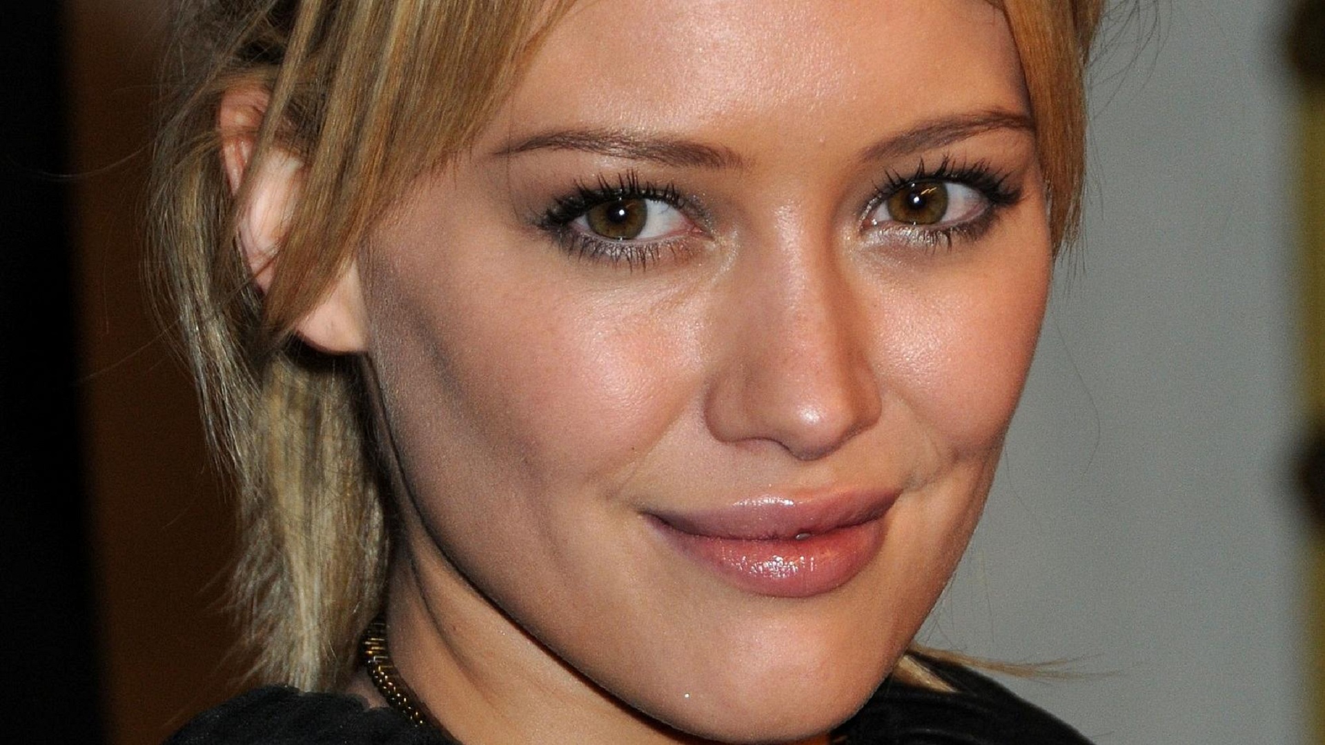 Download mobile wallpaper Celebrity, Hilary Duff for free.