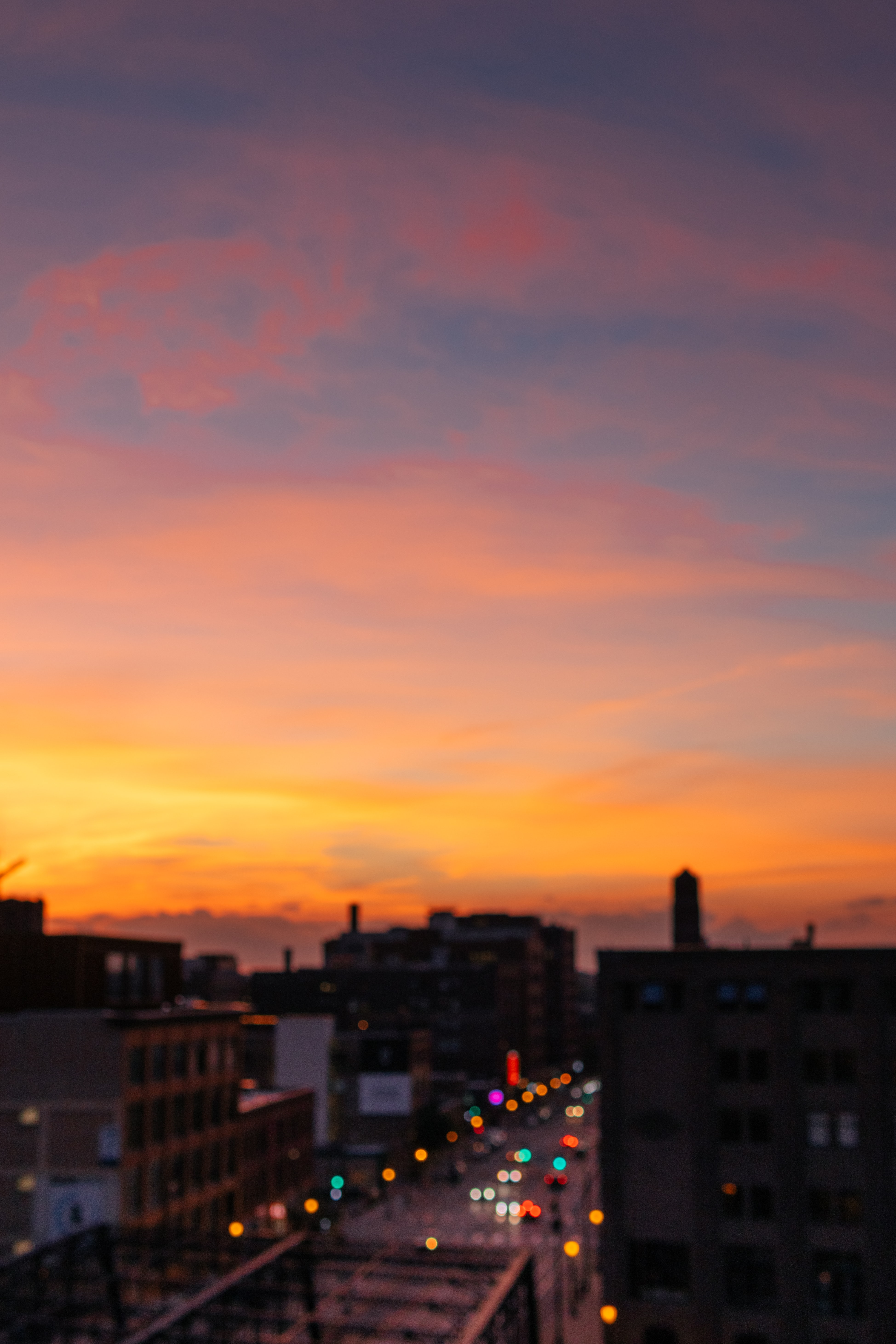 Download mobile wallpaper Blur, City, Building, Miscellanea, Miscellaneous, Smooth, Sunset, Glare for free.