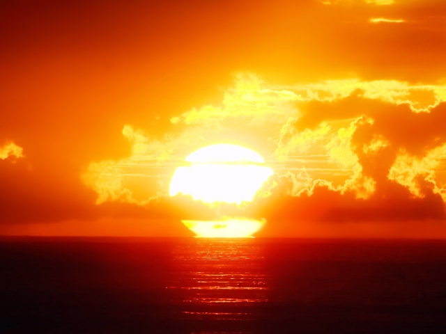 Free download wallpaper Nature, Sunset, Sky, Sea, Sun, Ocean, Earth, Cloud, Orange (Color) on your PC desktop