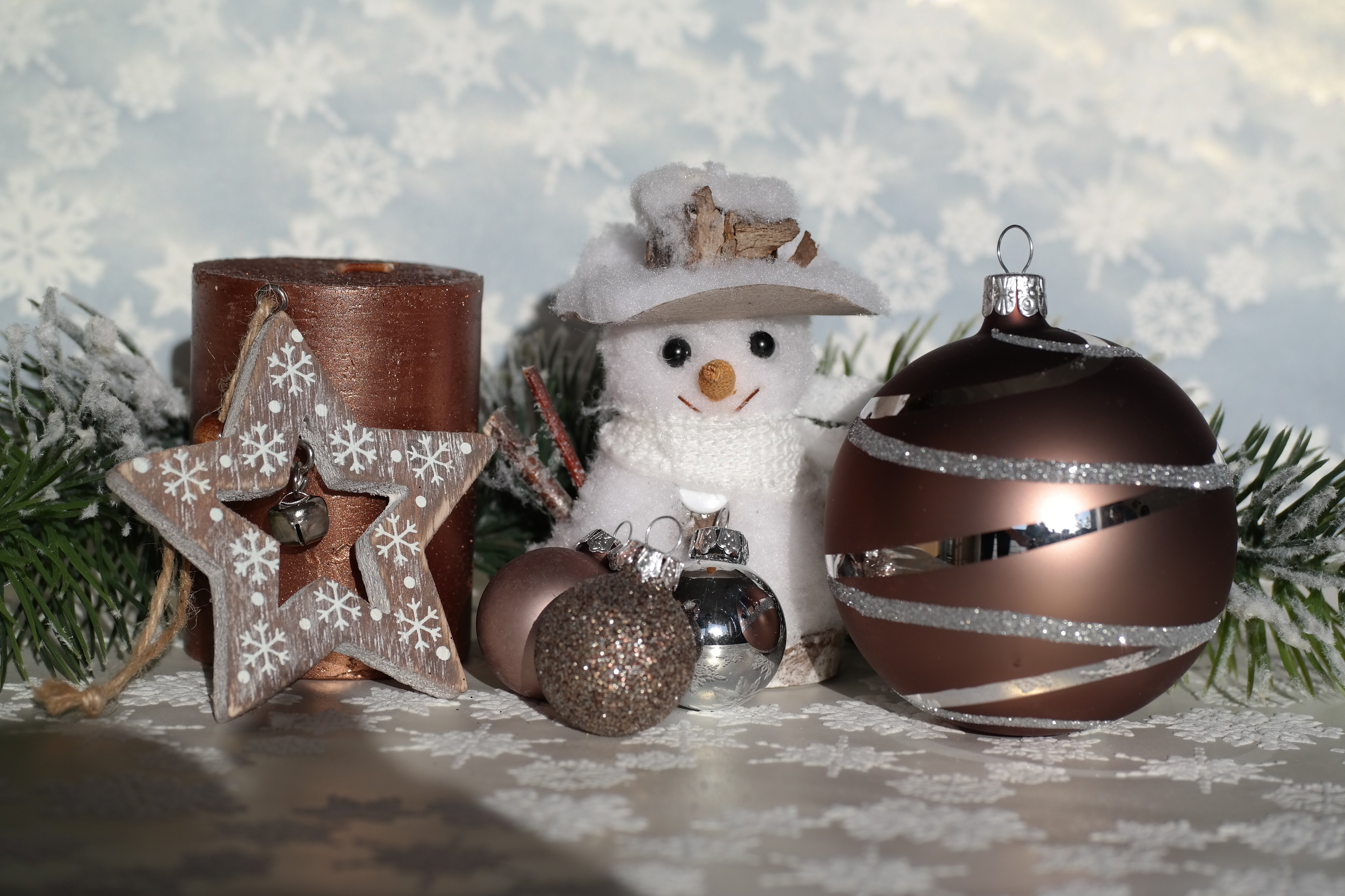 Free download wallpaper Snowman, Christmas, Holiday, Star, Bauble on your PC desktop