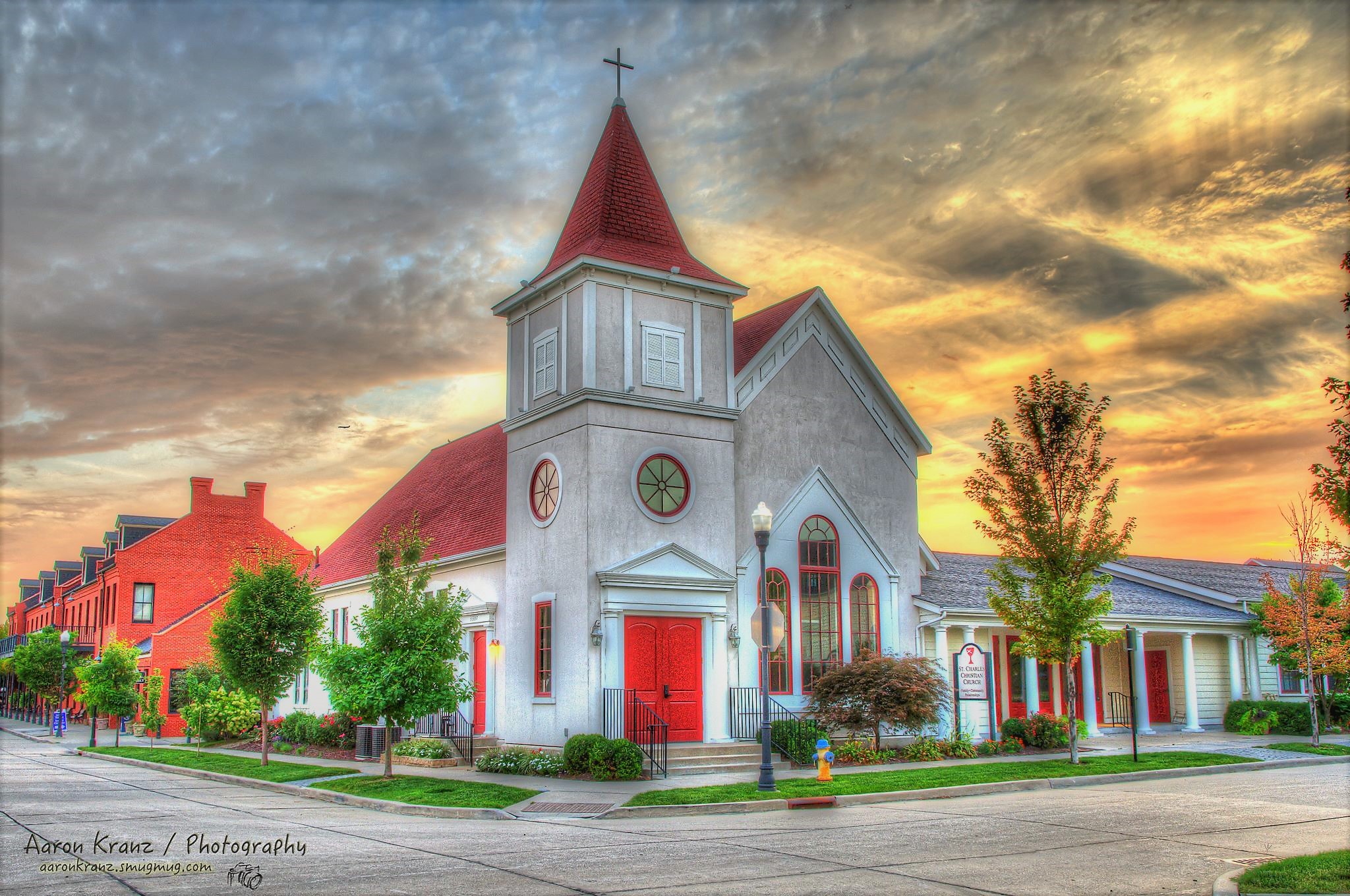 Handy-Wallpaper Haus, Hdr, Kirche, Kirchen, Religiös, Innerortsstraße kostenlos herunterladen.