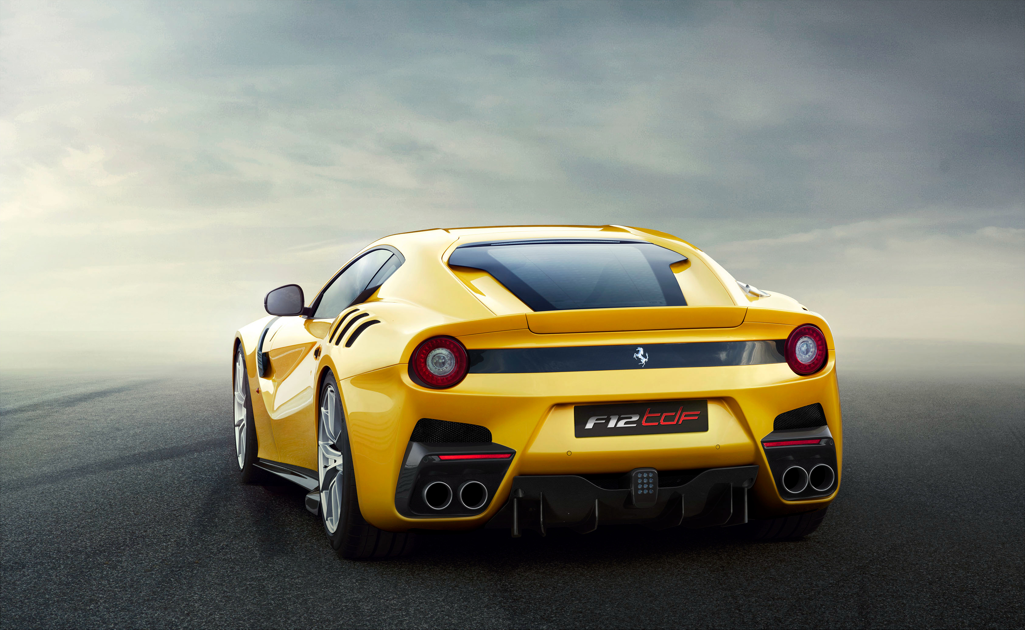 Baixar papel de parede para celular de Ferrari F12 Berlinetta, Ferrari, Carro Amarelo, Veículos, Carro gratuito.