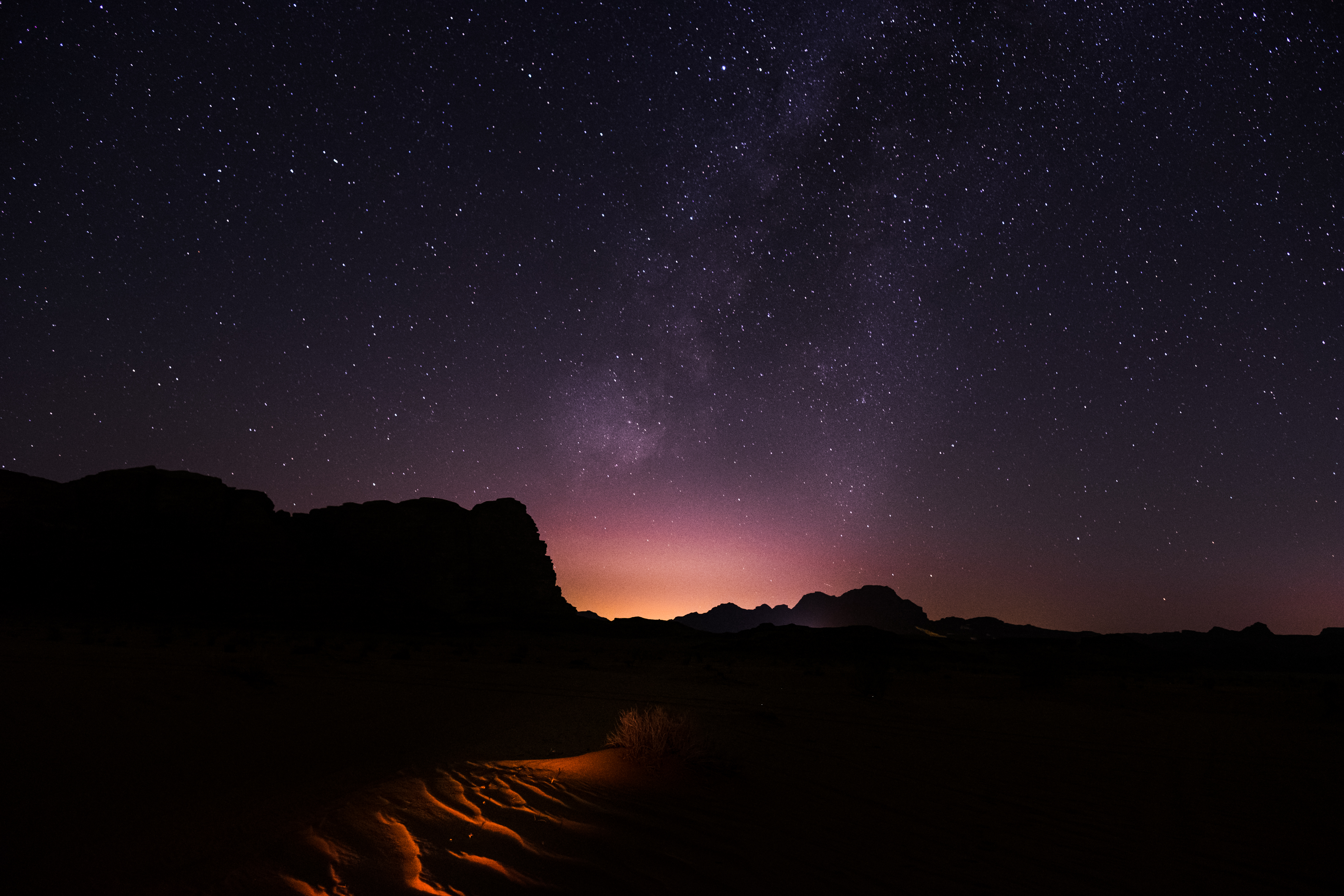 92151 descargar fondo de pantalla noche, desierto, oscuro, cielo estrellado, ron wadi, wadi ram, jordán, jordania: protectores de pantalla e imágenes gratis
