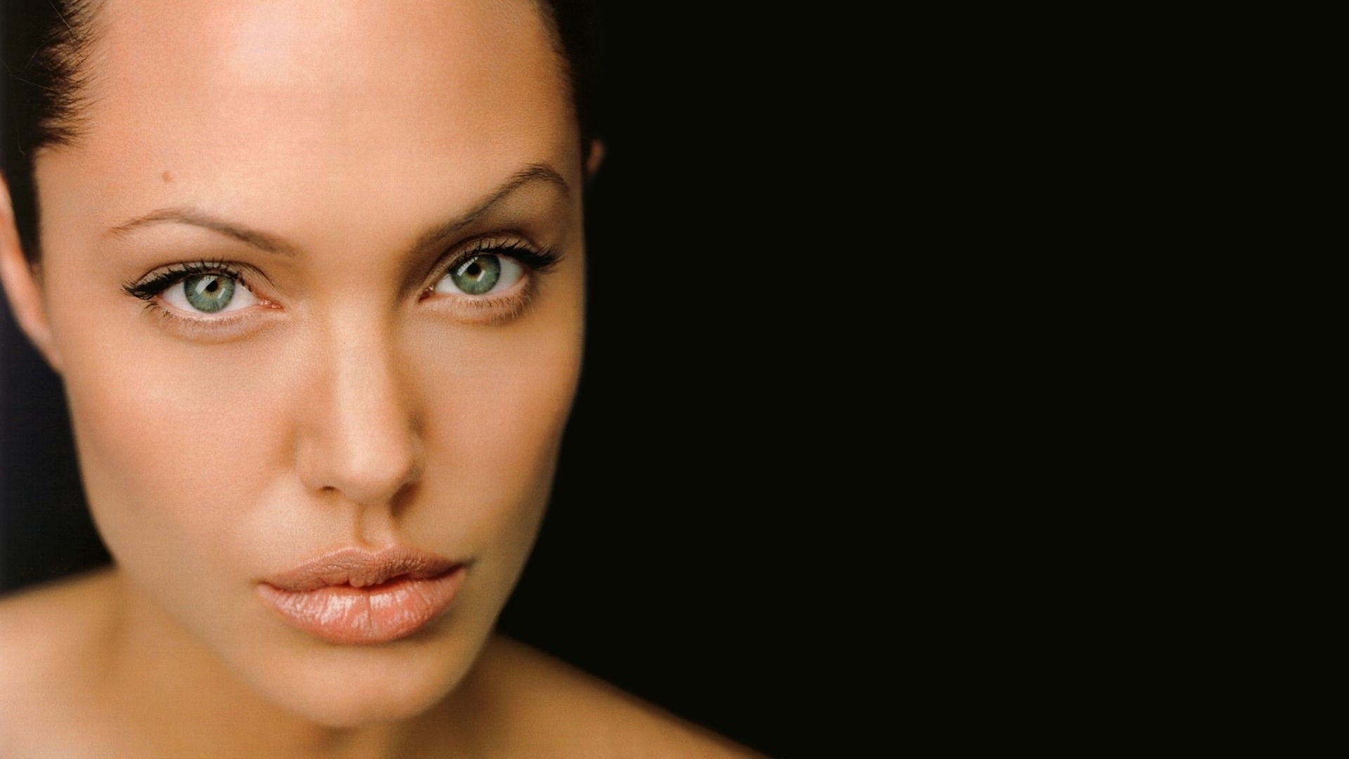 Descarga gratuita de fondo de pantalla para móvil de Angelina Jolie, Celebridades.