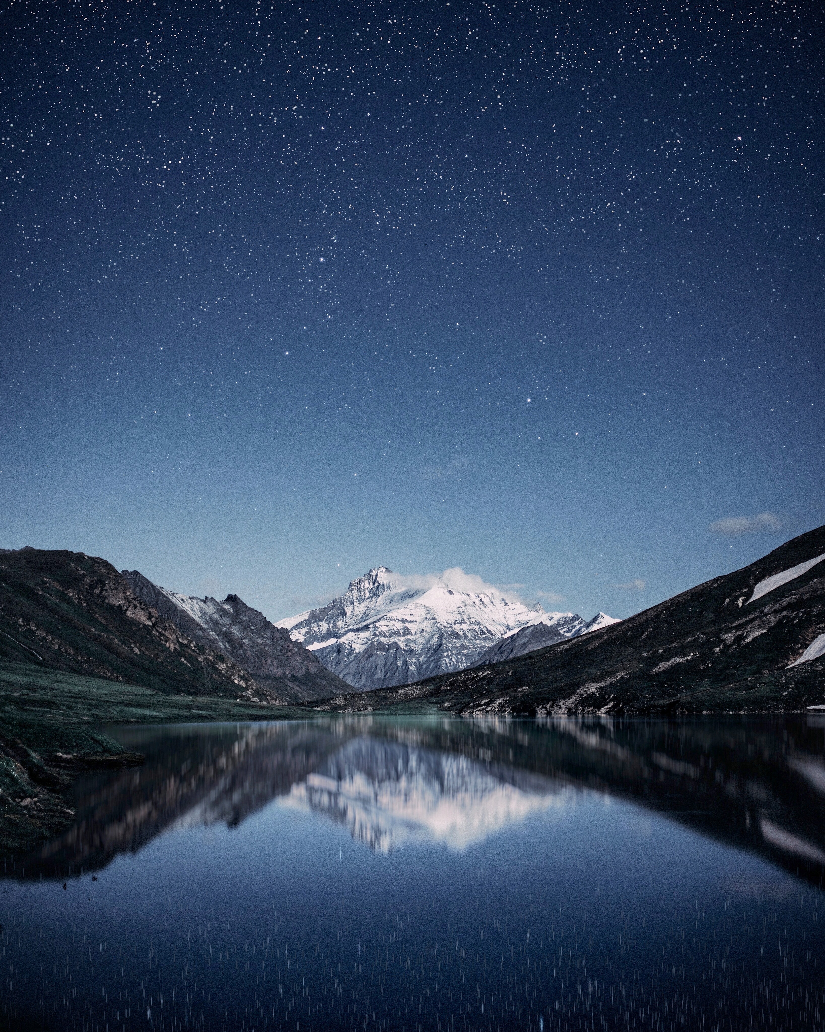 Free download wallpaper Starry Sky, Snow Covered, Snowbound, Mountains, Nature, Reflection, Night on your PC desktop