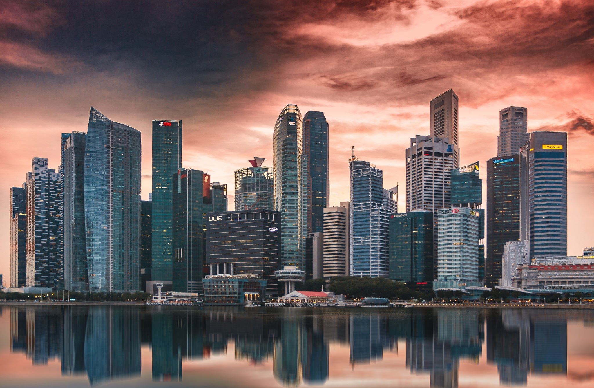Laden Sie das Städte, Wolkenkratzer, Gebäude, Singapur, Menschengemacht, Großstadt, Spiegelung-Bild kostenlos auf Ihren PC-Desktop herunter