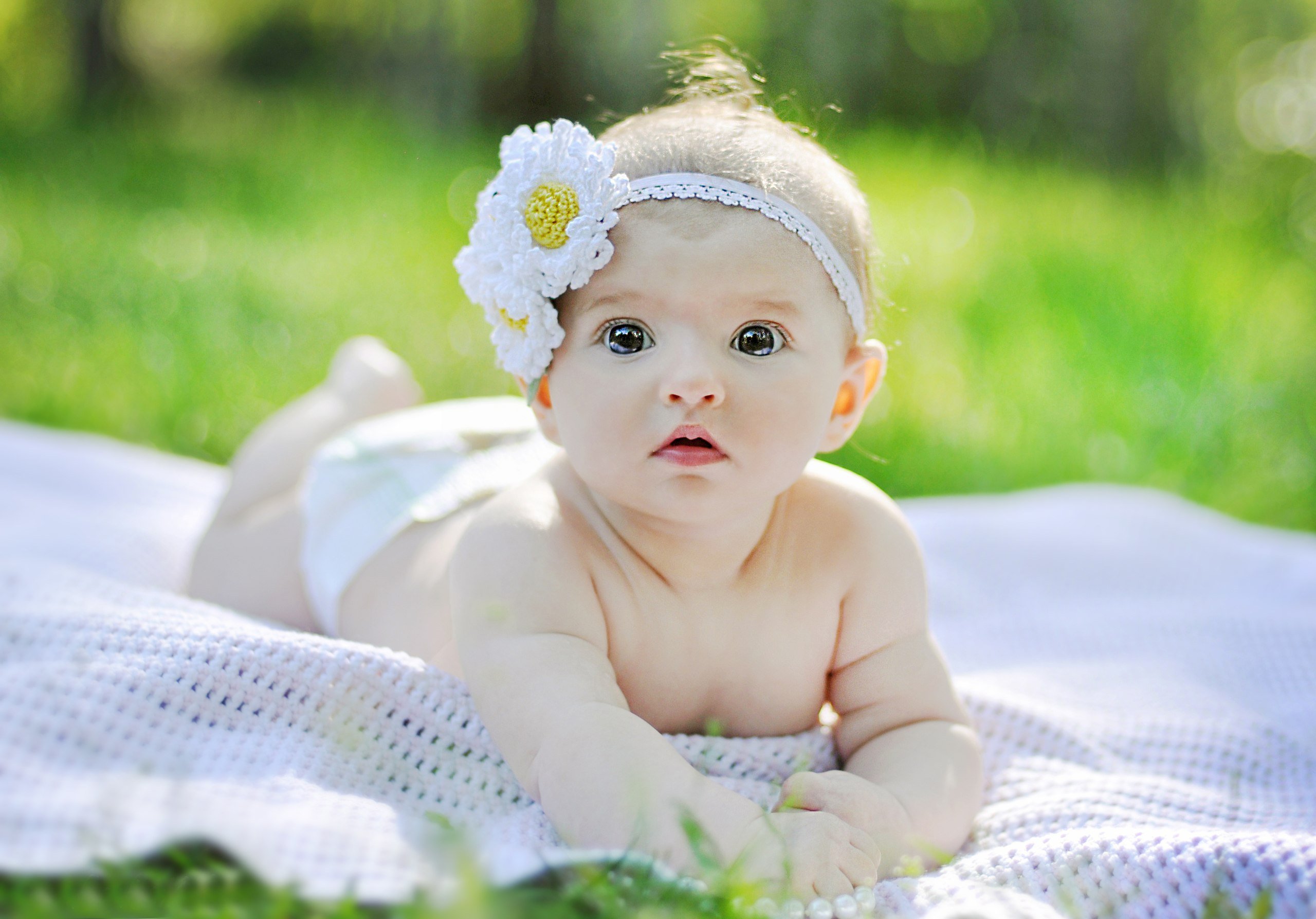 754011 descargar fondo de pantalla fotografía, bebé, bokeh, lindo, niñita: protectores de pantalla e imágenes gratis