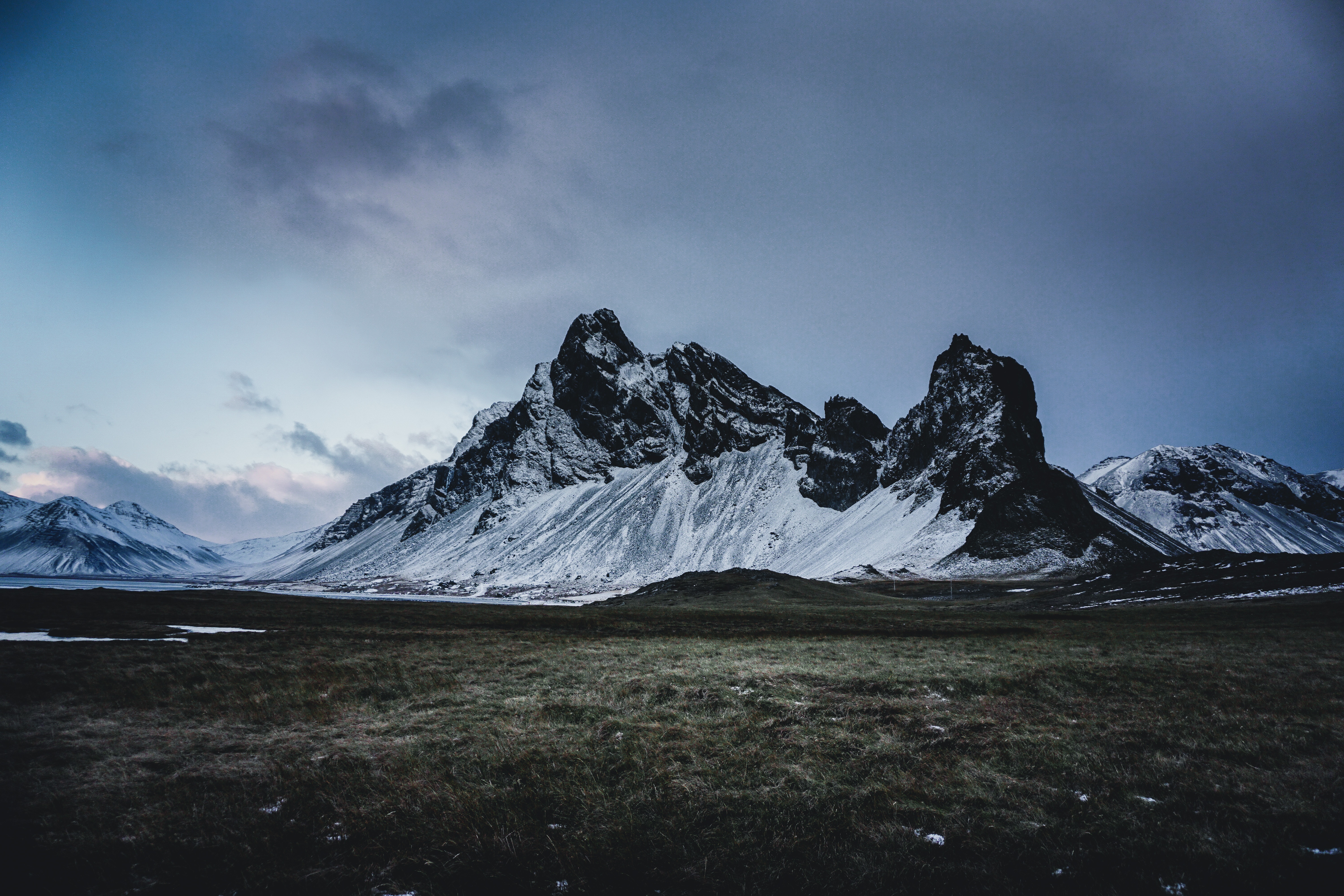 Descarga gratis la imagen Naturaleza, Montañas, Nieve, Hierba, Noche en el escritorio de tu PC